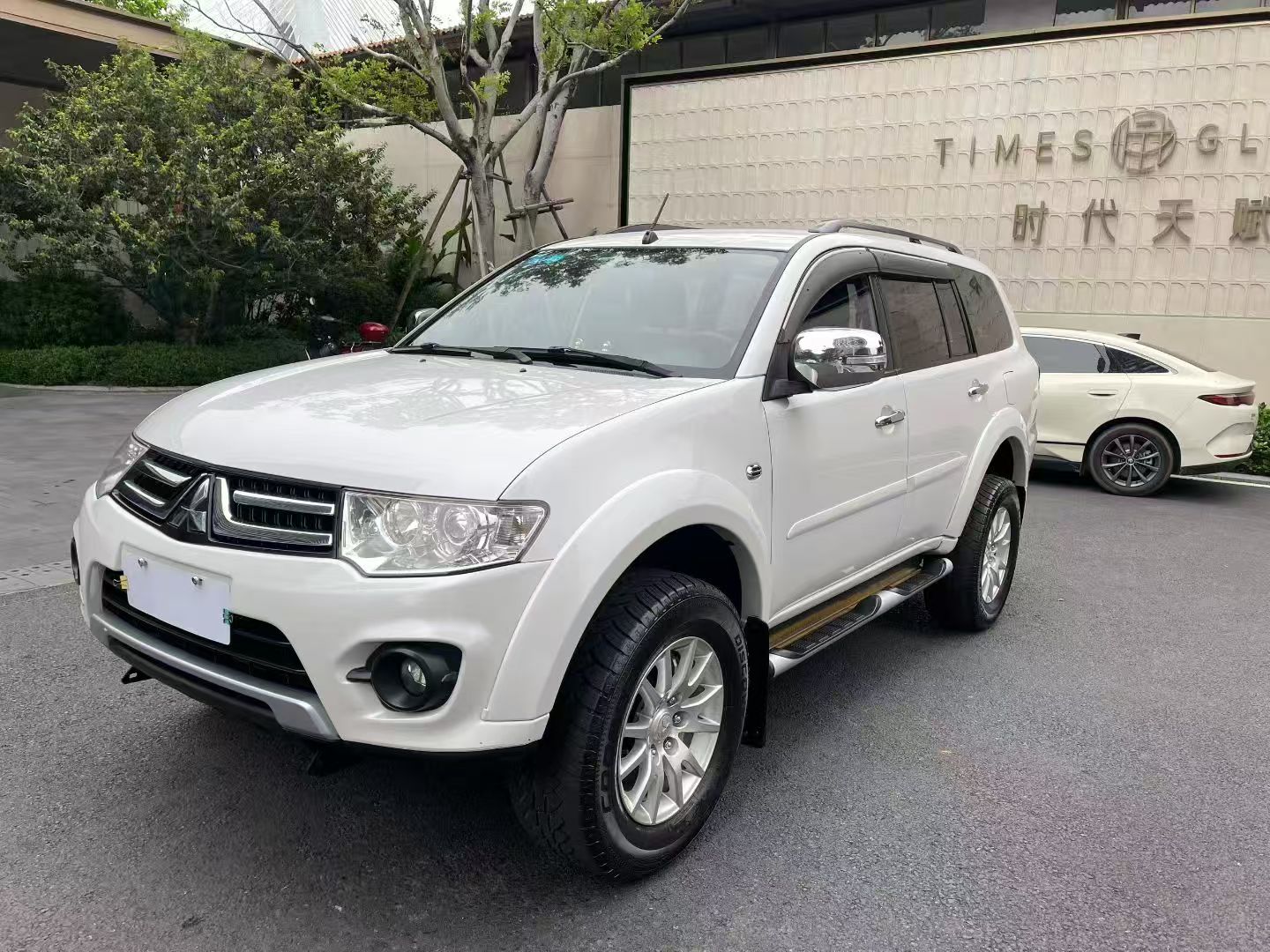 2015 Mitsubishi Pajero