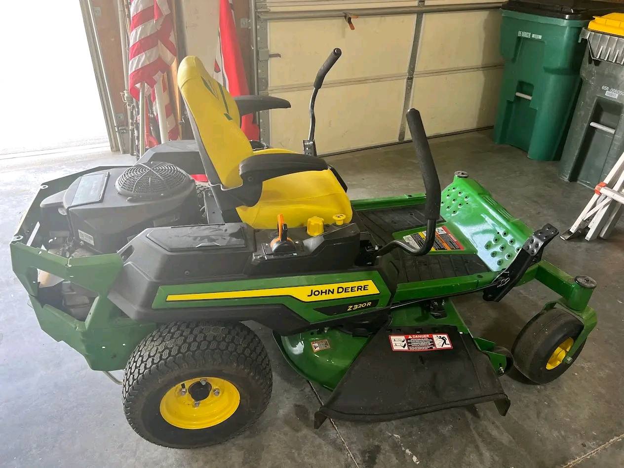 John Deere Z335E Zero-Turn Mower