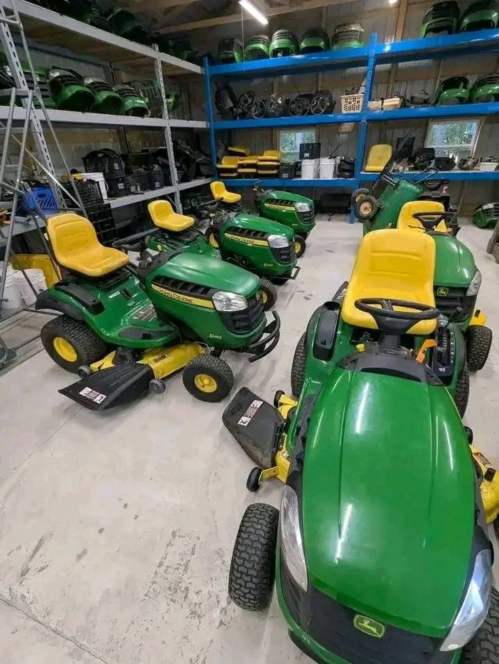 John Deere Riding Lawn Mower