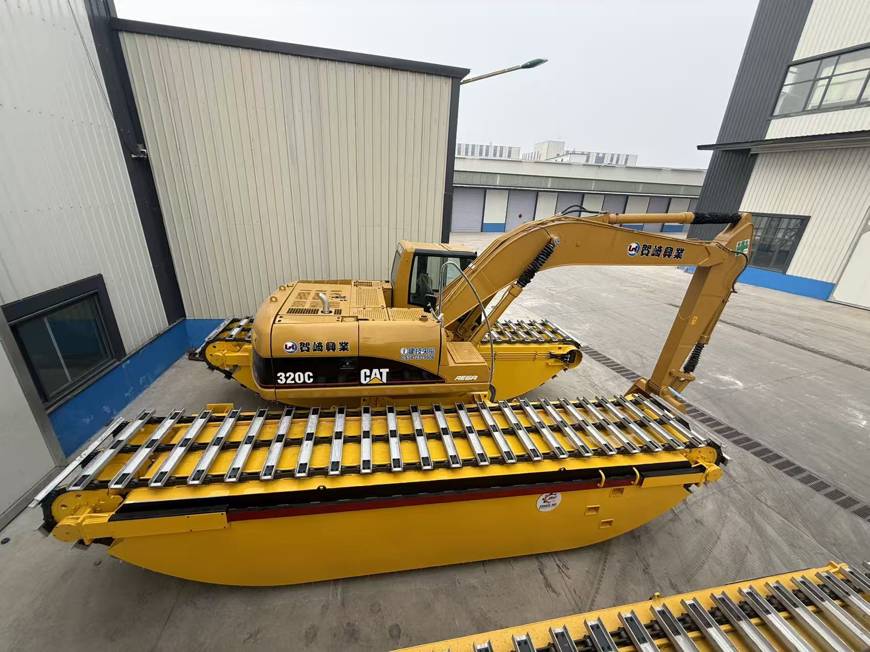 CAT 320C Amphibious Excavator