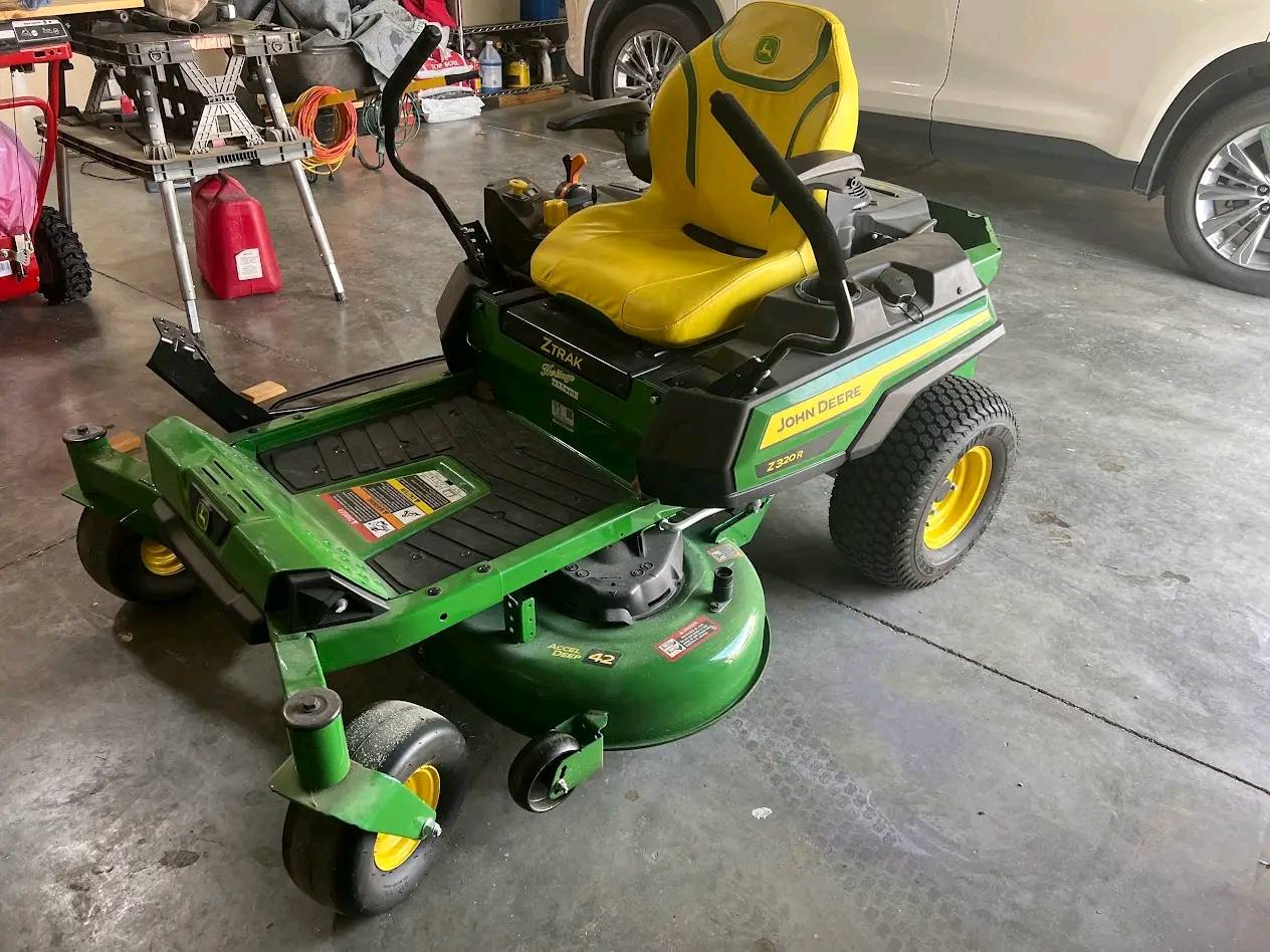 John Deere Zero Turn Mower