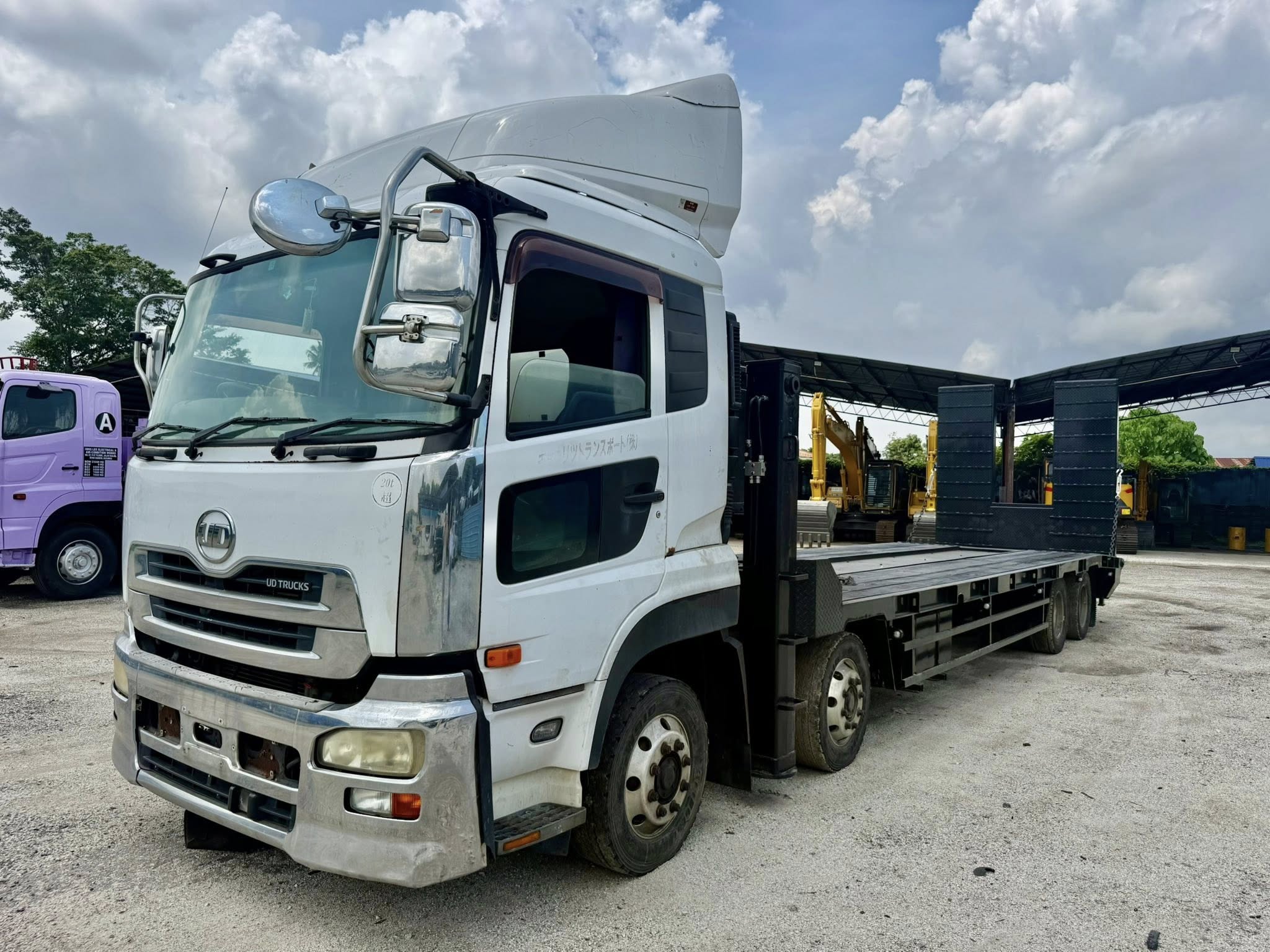 Heavy-Duty Flatbed Truck