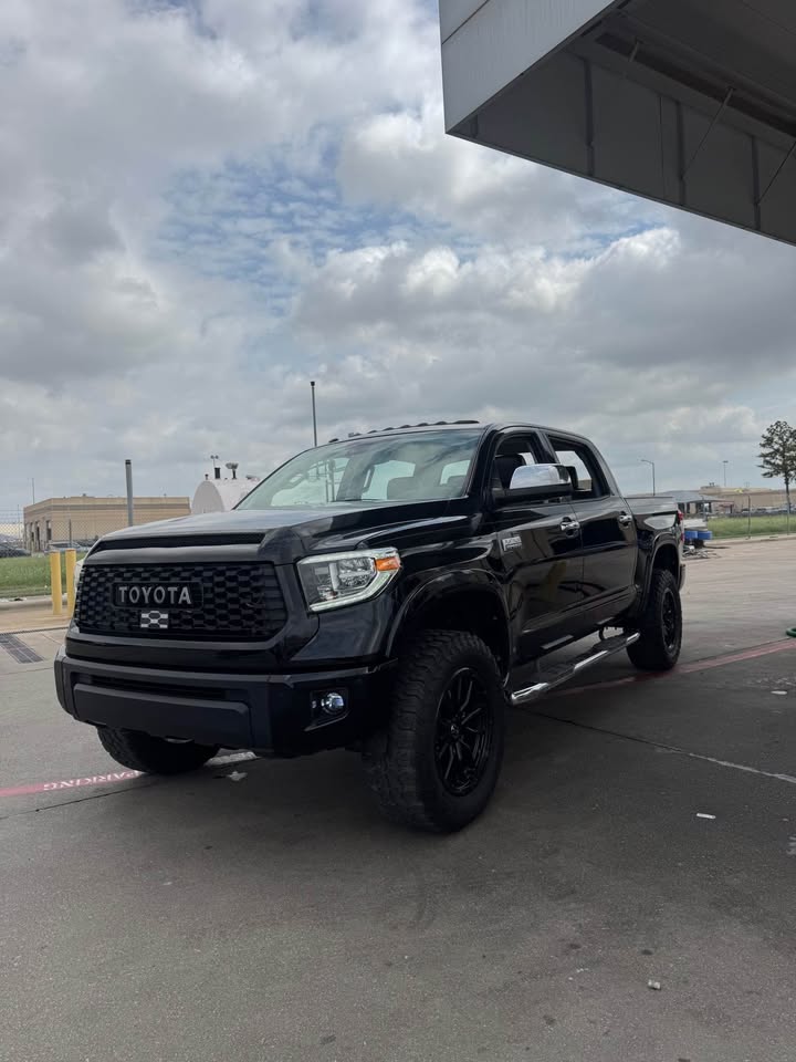 Toyota Tundra Pickup Truck