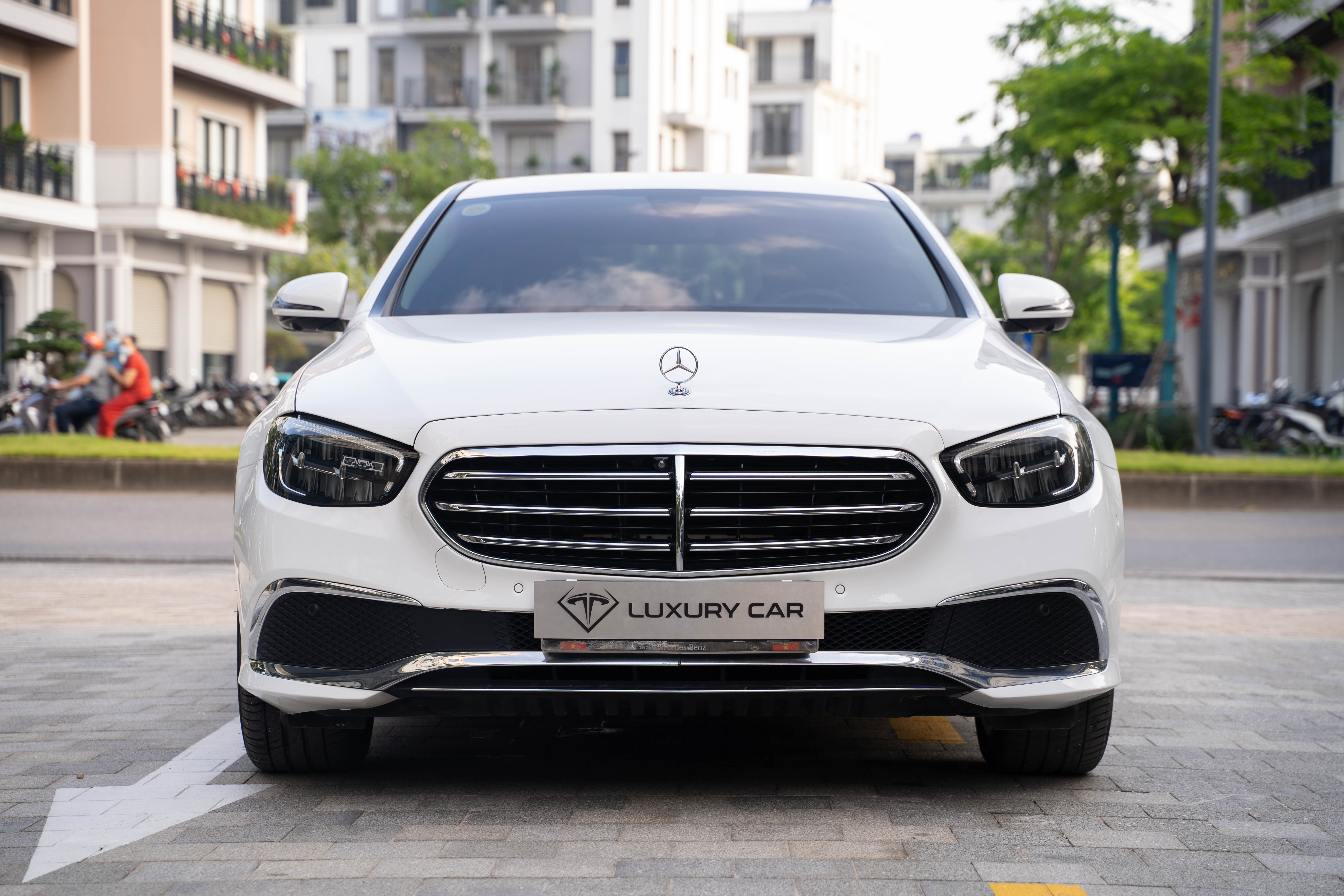 E200 Exclusive V1 2022 giá tốt nhất thị trường
