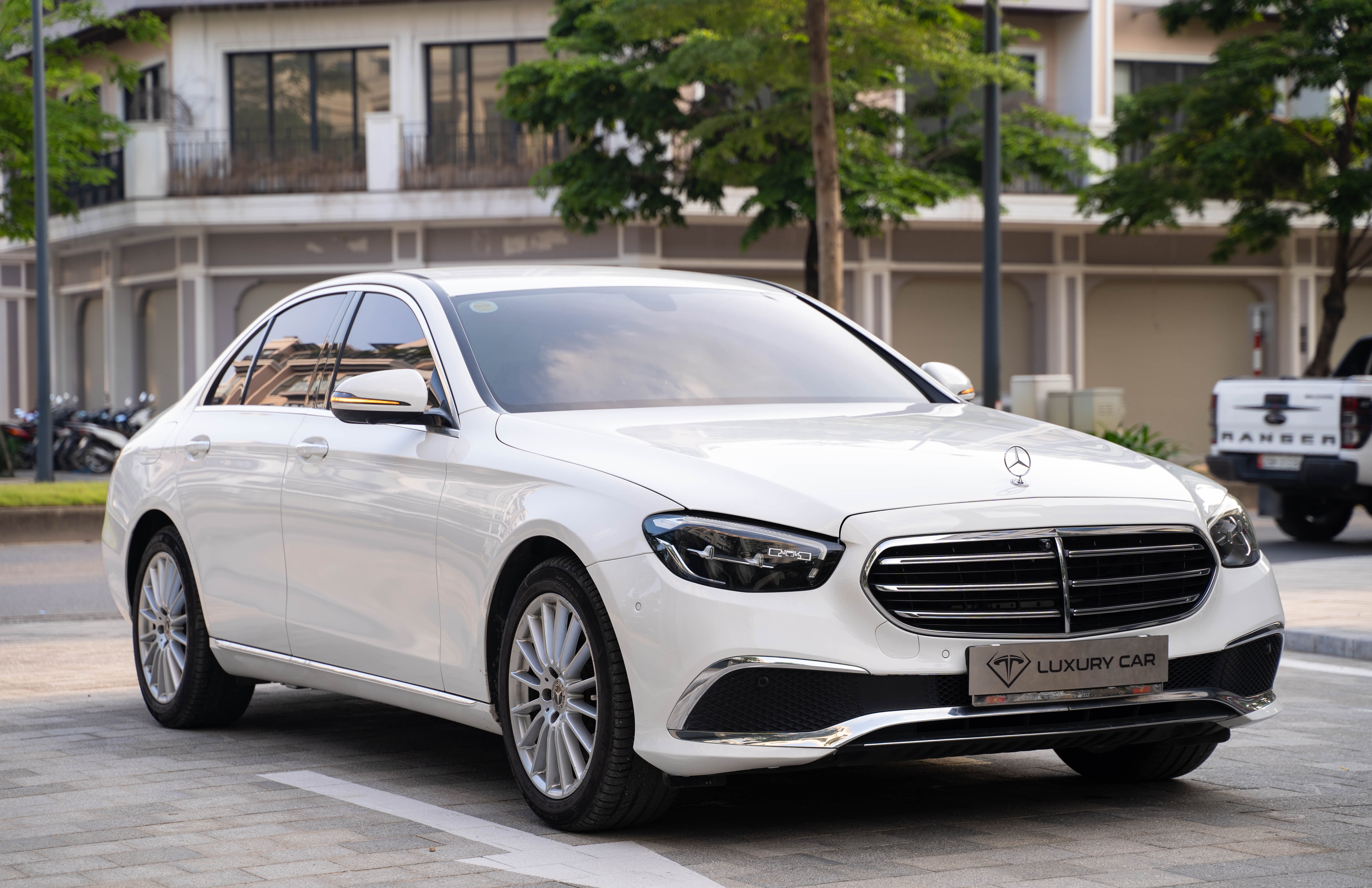 E200 Exclusive V1 2022 giá tốt nhất thị trường