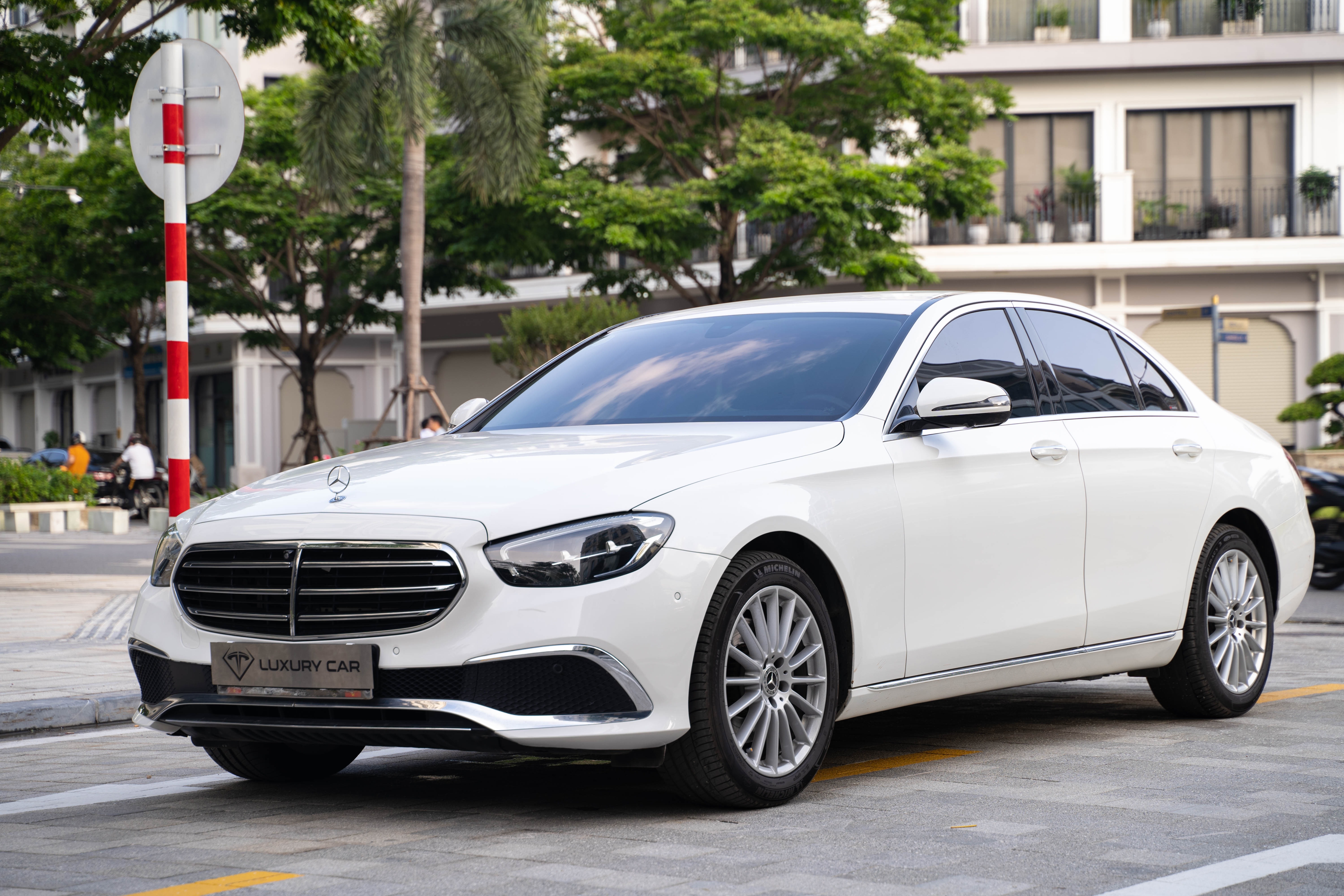 E200 Exclusive V1 2022 giá tốt nhất thị trường