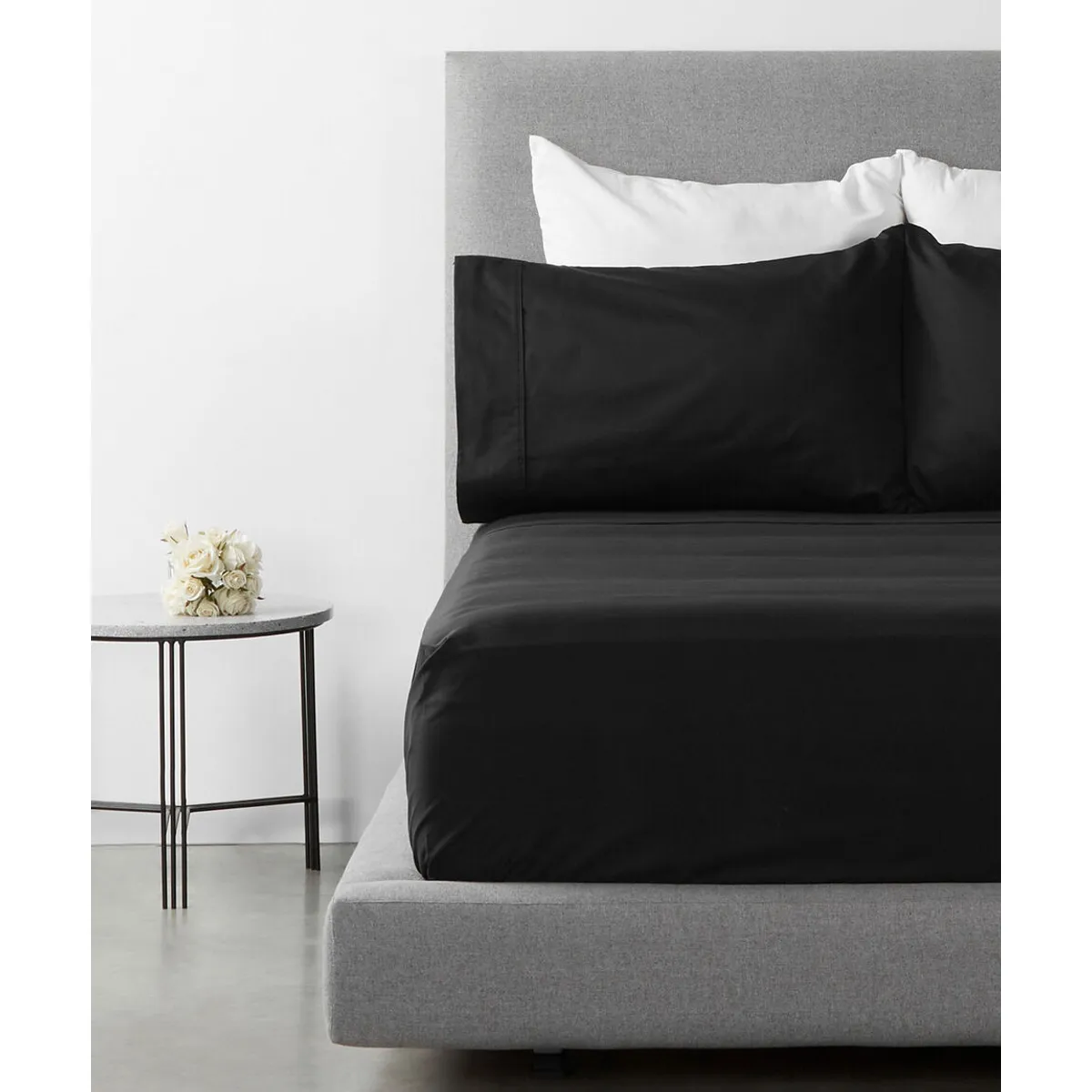 Sabana ajustable y 2 fundas cama queen negro