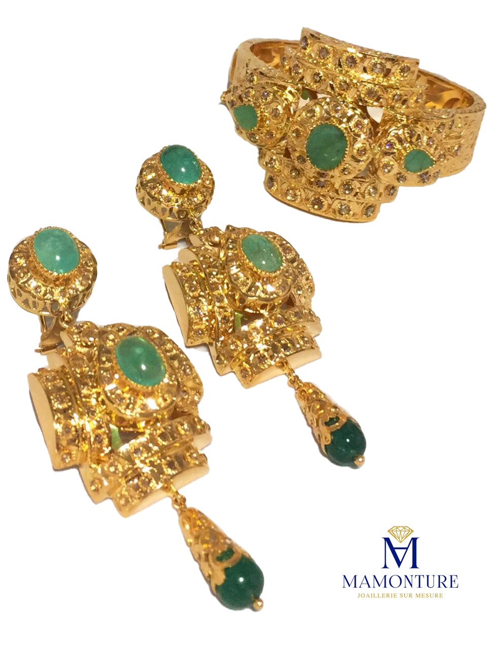 Parure en or et pierres vertes