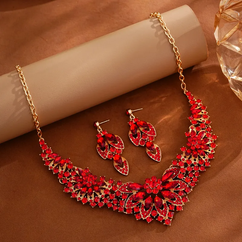 Exaggerated Floral And Leaf Necklace 