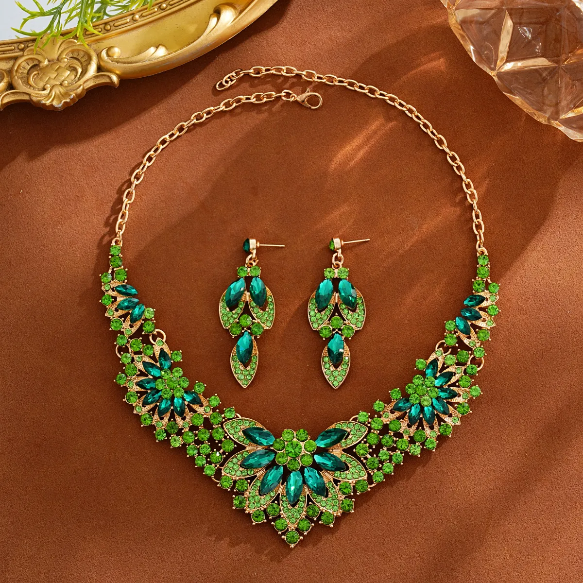 Exaggerated Floral And Leaf Necklace Set