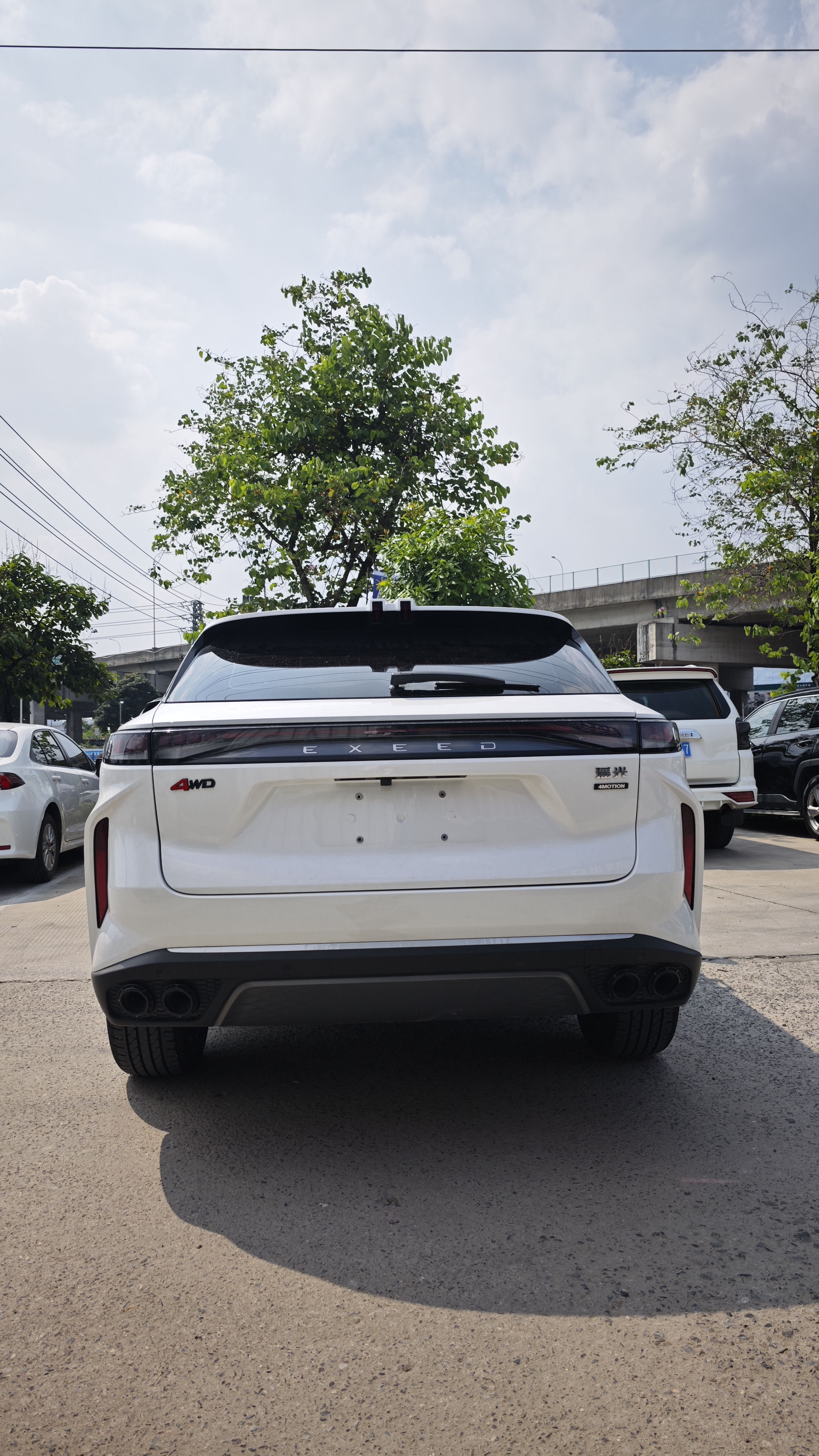 Exeed Yaoguang (Xingtu) 2023 – 400T 2.0T AWD (Version Poisson Volant)