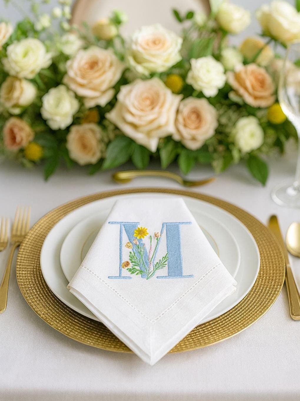 Monogrammed Spring Flowers Napkins with Initial – Embroidered Elegant Dinner Table Linen Napkins Decor