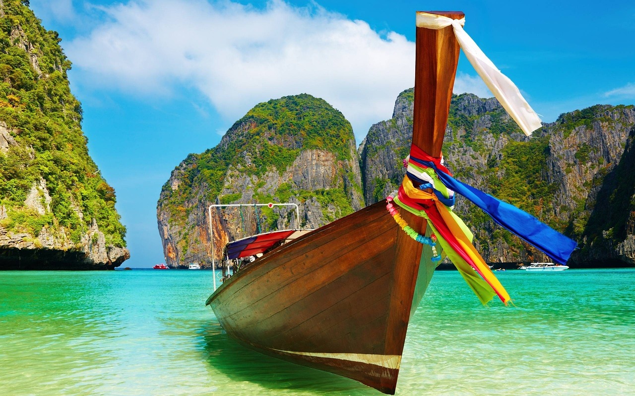 Comodo Island Tour Package