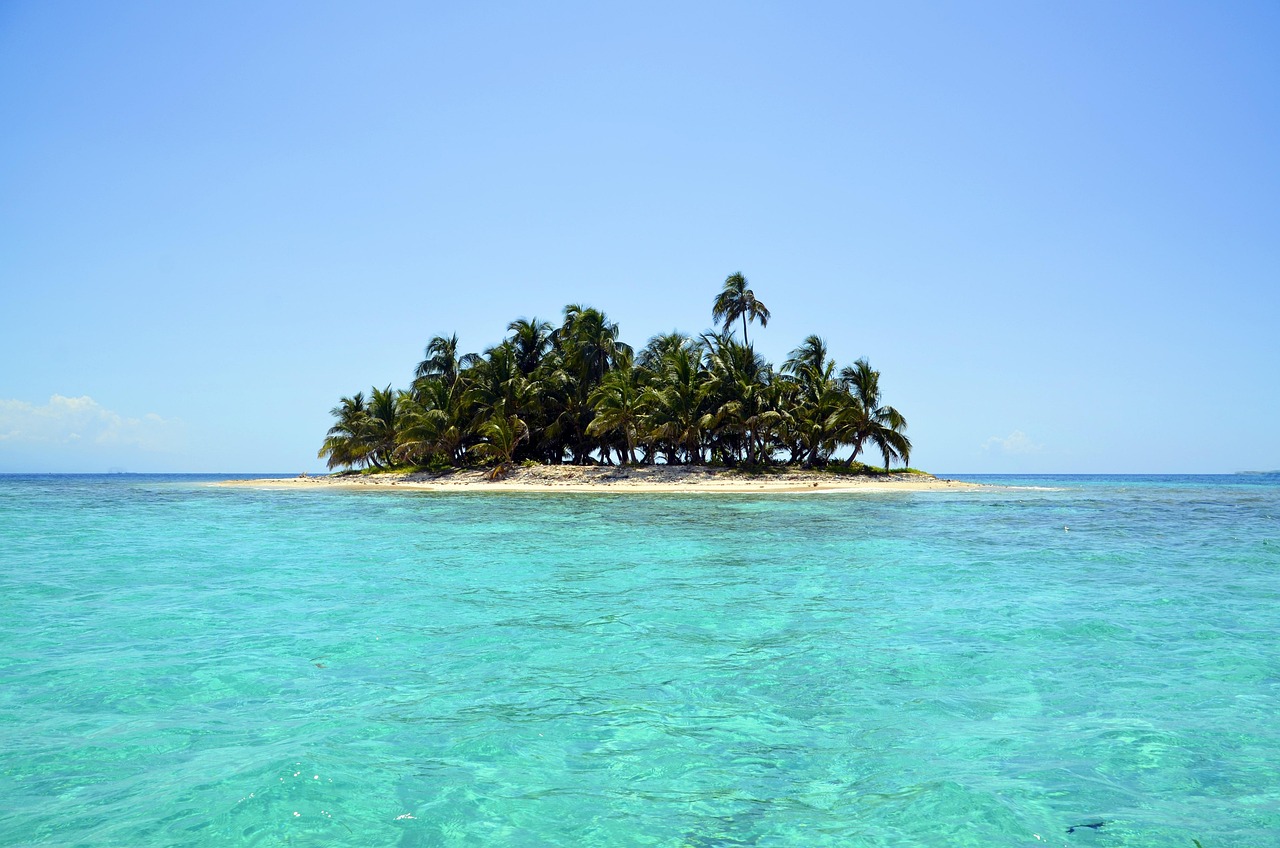 Comodo Island Tour Package