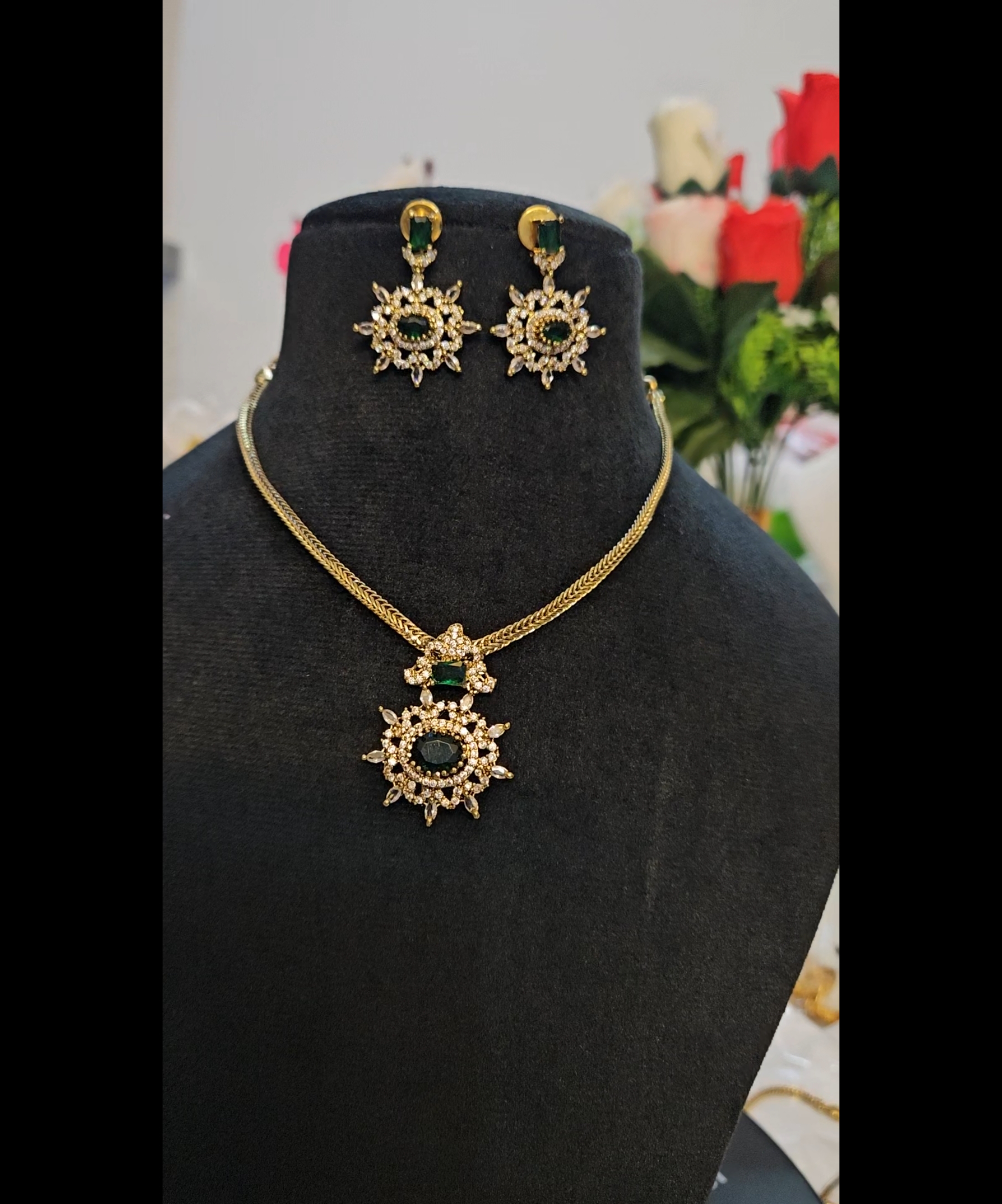 Elegant Green Stone Necklace Set