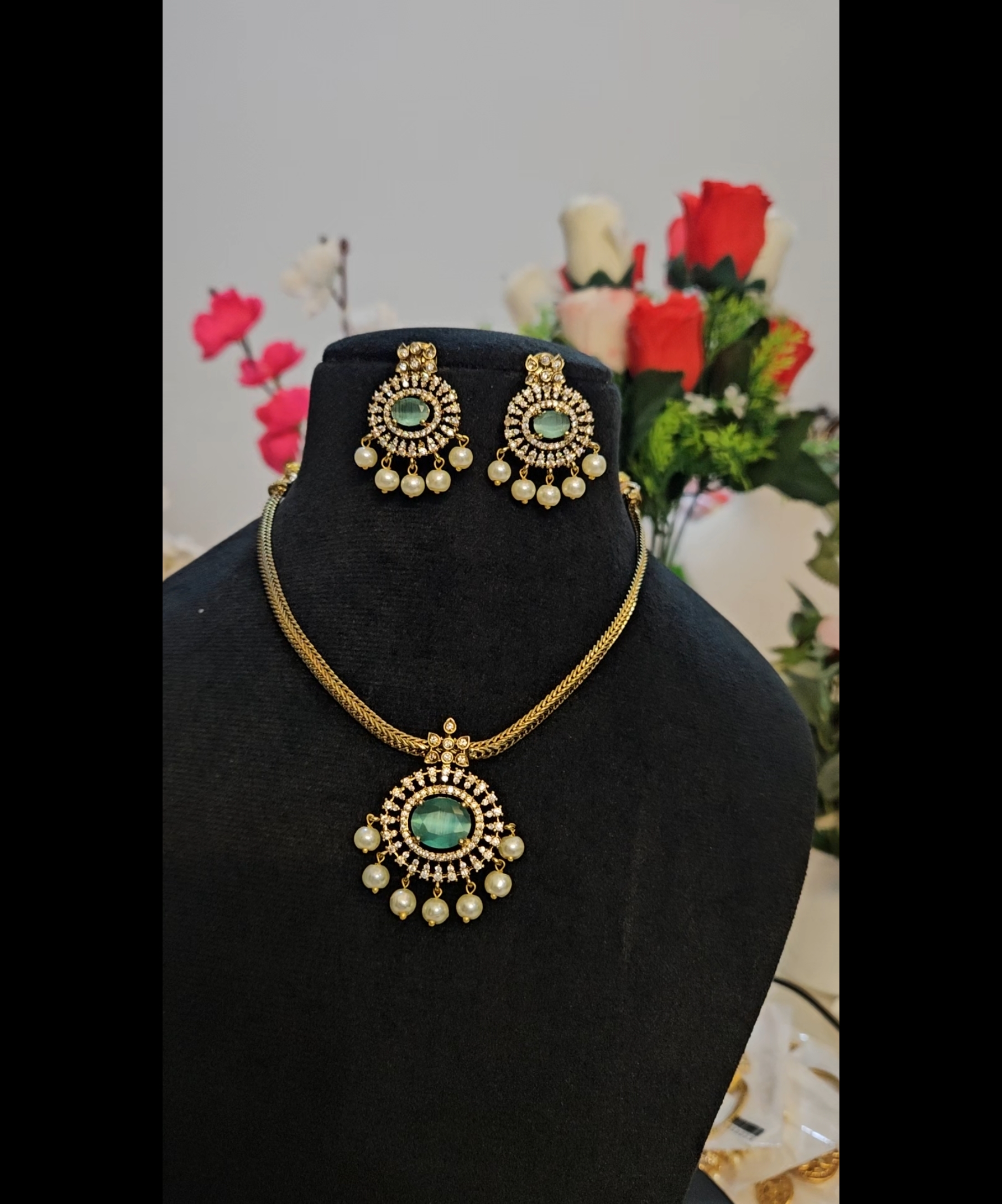 Traditional Kundan Necklace Set