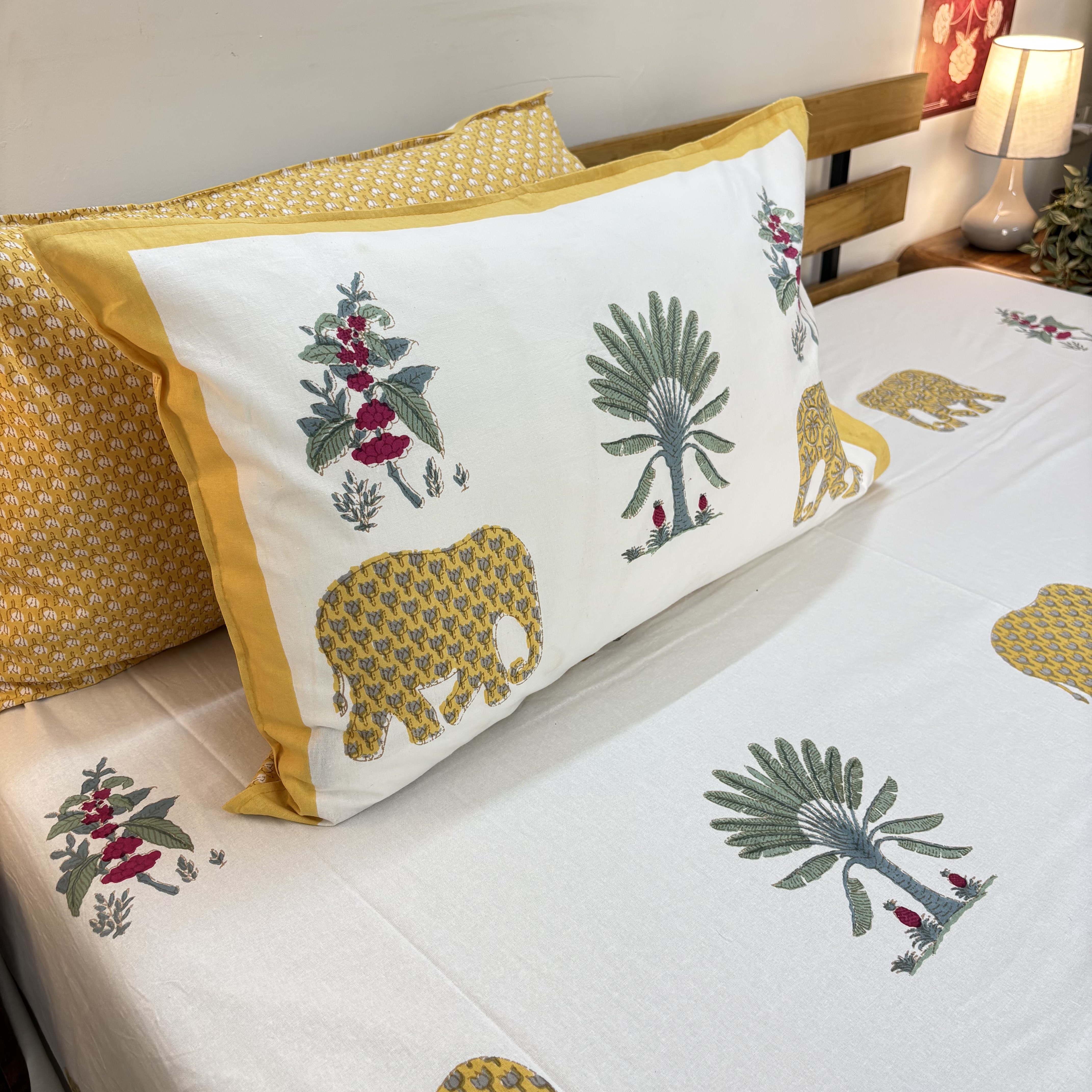 Elephant & botanicals Printed Cotton Bedsheet Set