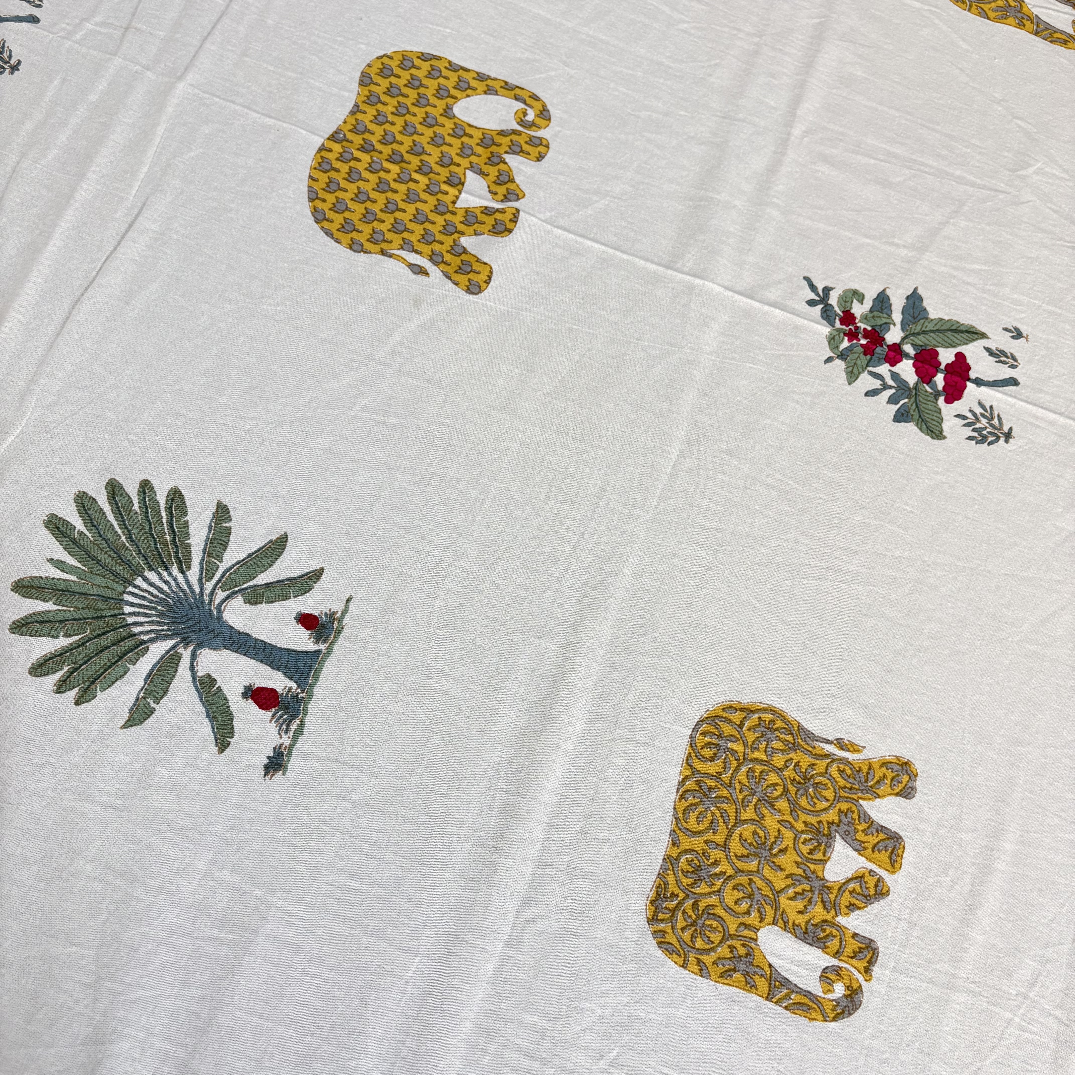 Elephant & botanicals Printed Cotton Bedsheet Set