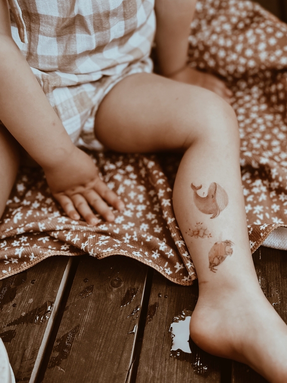 Mrs. Ertha laikinos tatuiruotės „Ray“