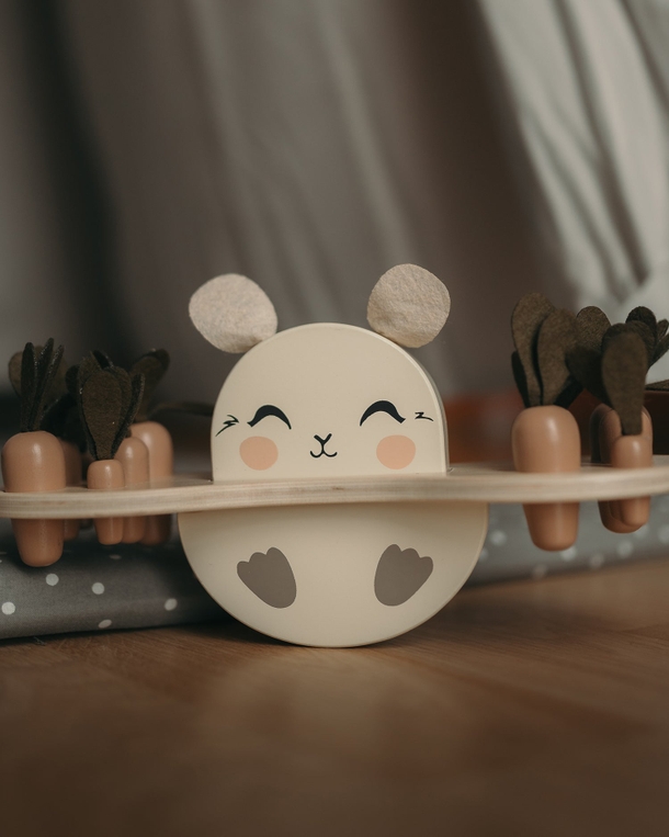 Mrs. Ertha balansavimo žaidimas "Bunny Balance"
