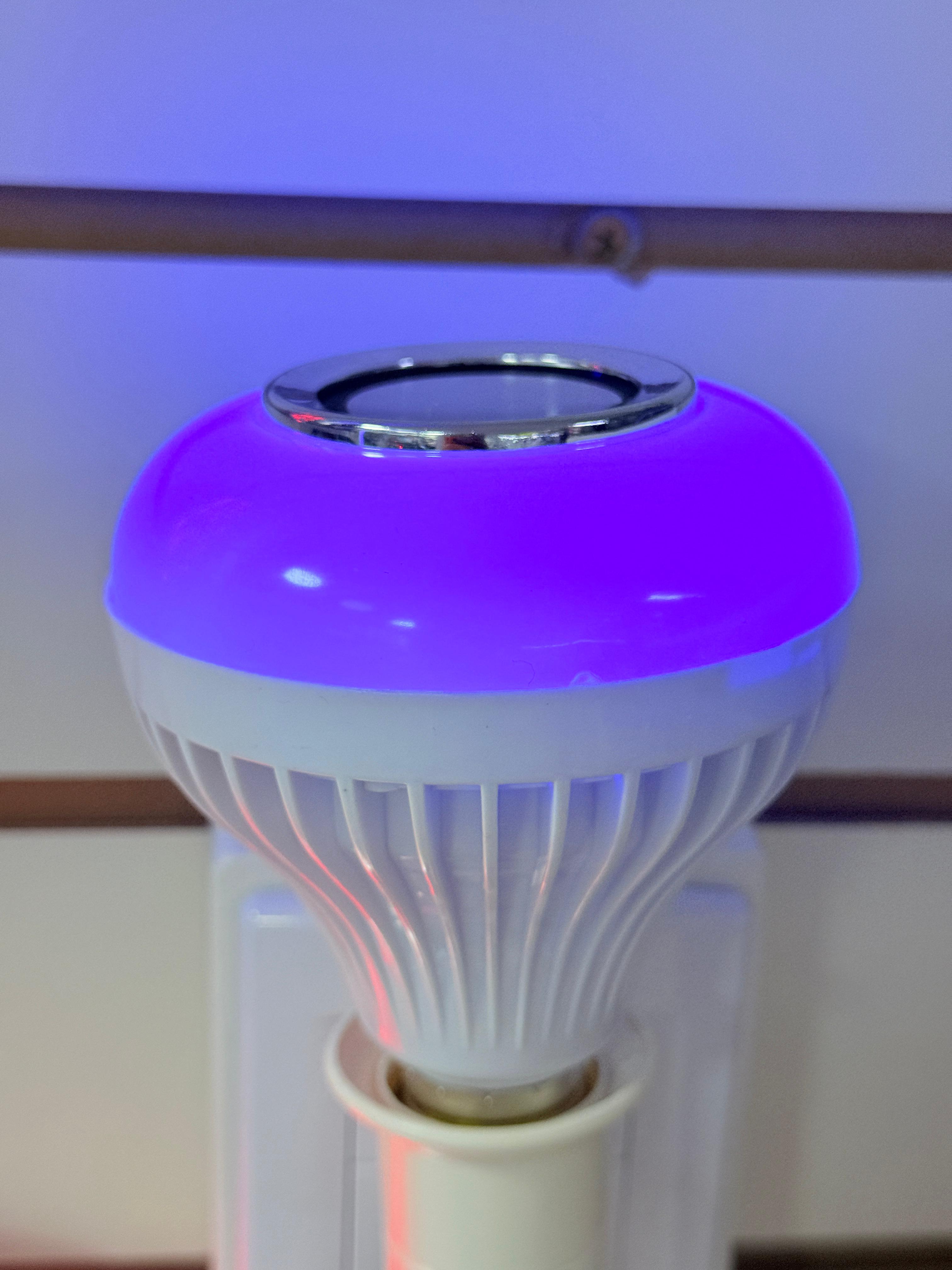 FOCO RGB CON PARLANTE BLUETOOTH(6348 )