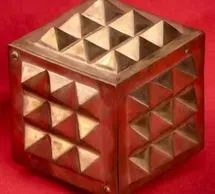 PYRAMID BOX