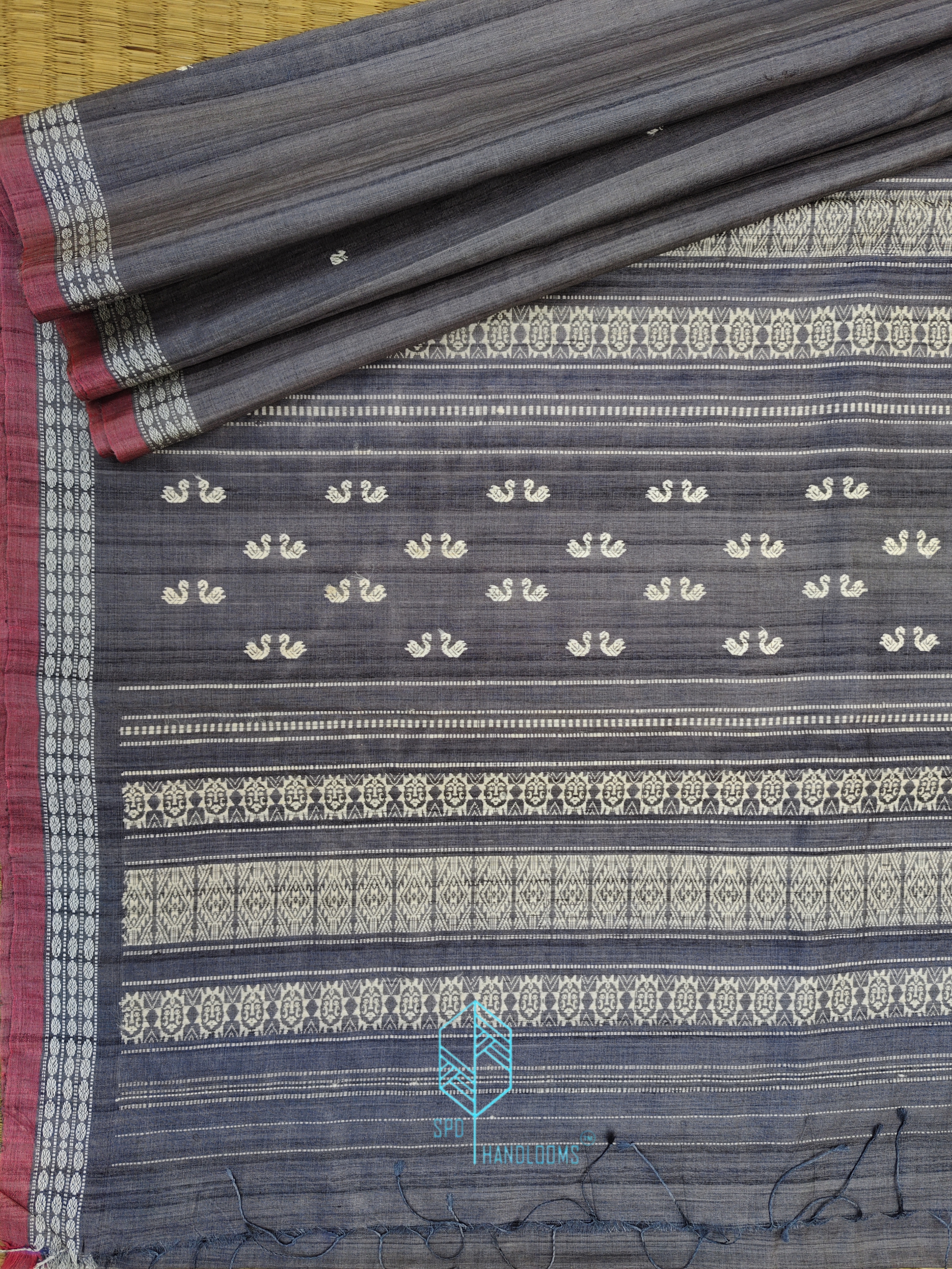 Greayish Black Swan Jhalla And Fooda Tussar Saree