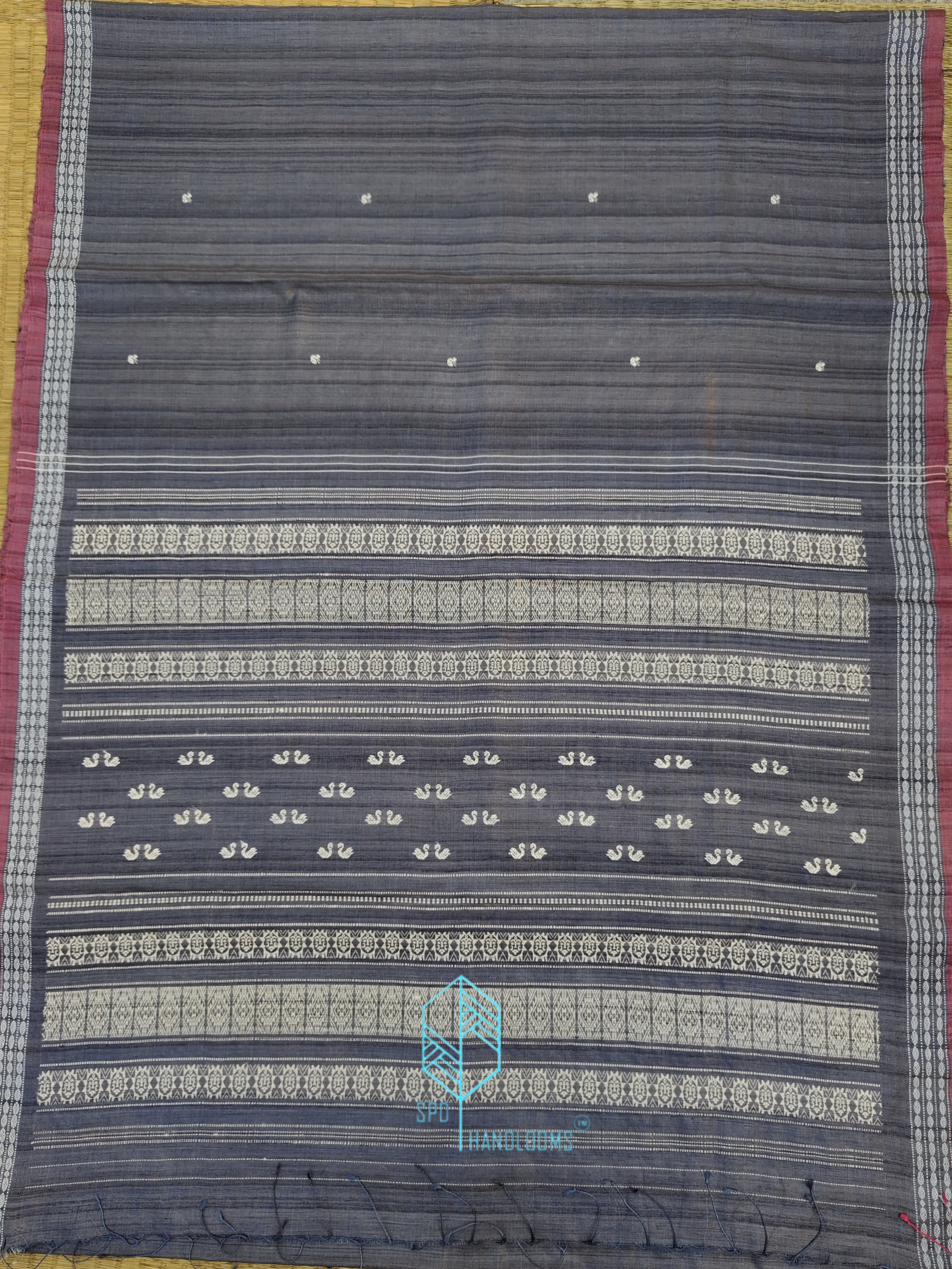 Greayish Black Swan Jhalla And Fooda Tussar Saree