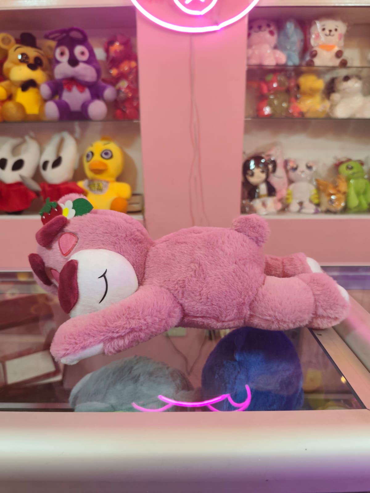 Peluche lotso acostado