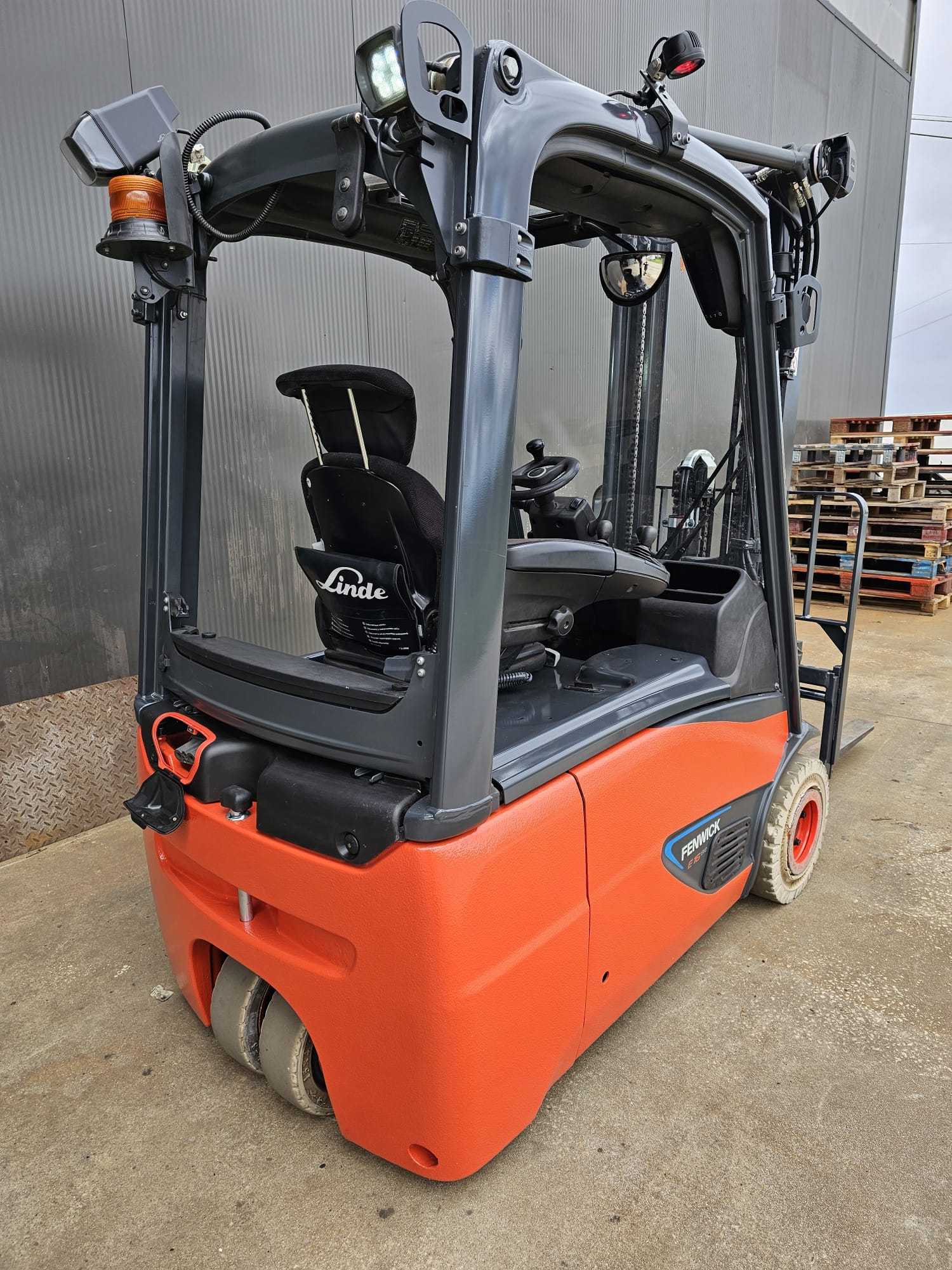 Empilhador Linde E16 2020