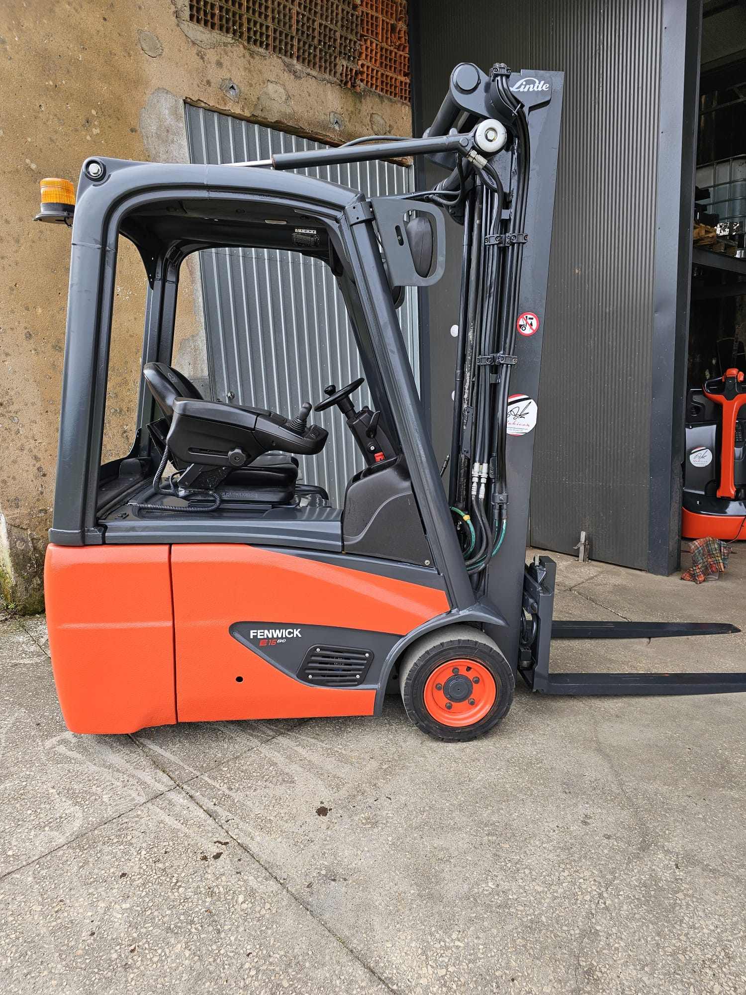 Empilhador Linde E16 2017