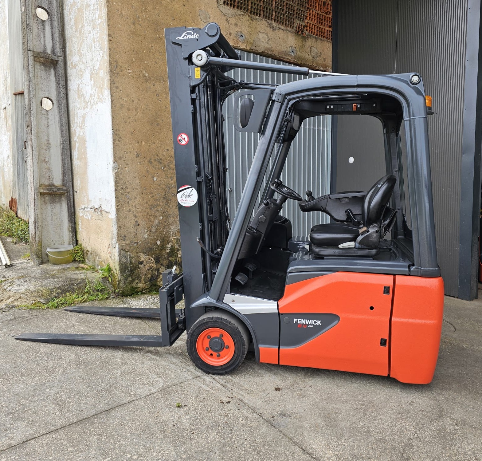 Empilhador Linde E16 2017