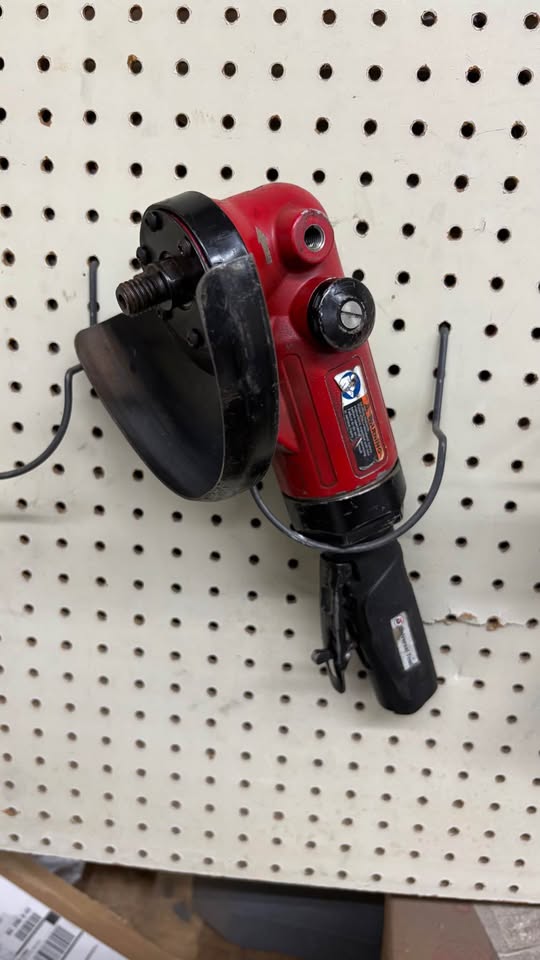 Universal Tool UT8766-25-85: Pneumatic Angle Grinder