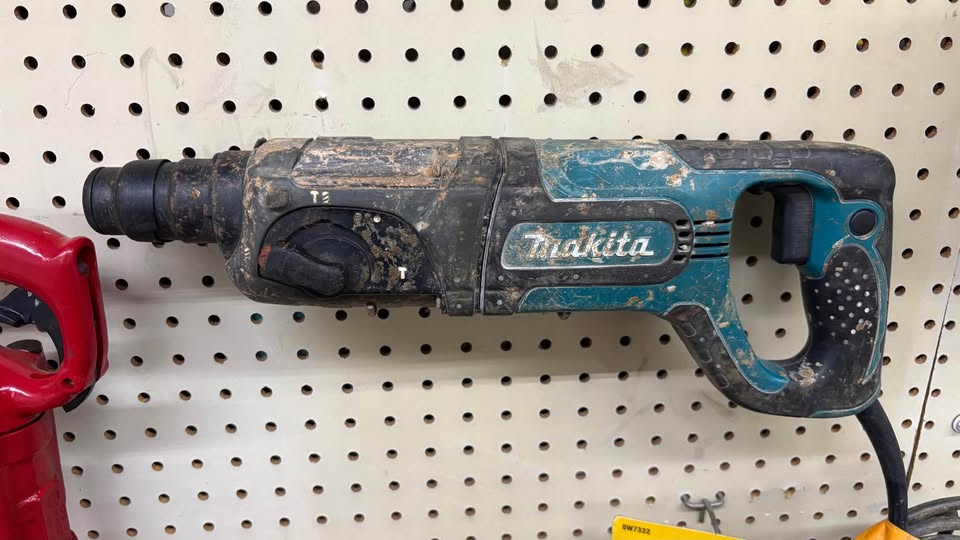  Makita HR2475 1" SDS-Plus Rotary Hammer