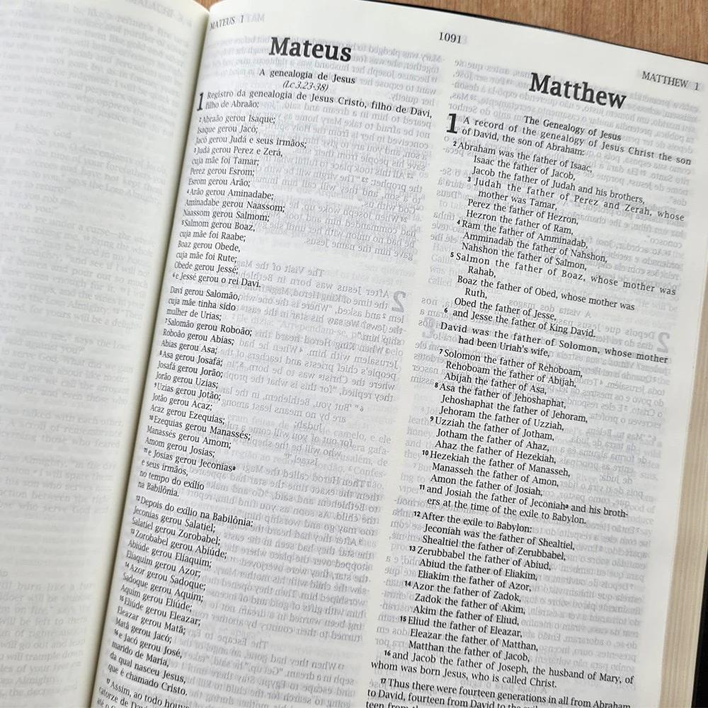 Bíblia Sagrada - Holy Bible | Português e Inglês | NVI Letra Normal | Azul