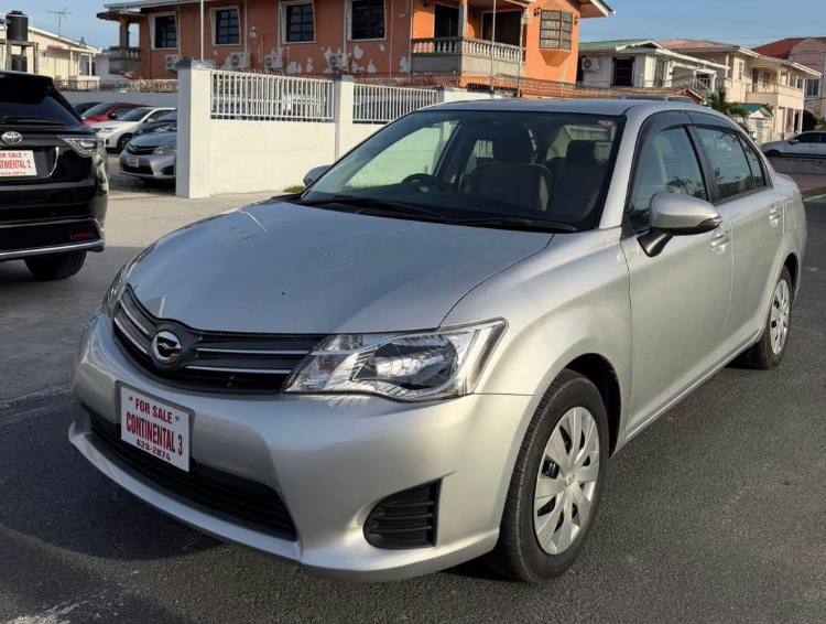 Daihatsu Altis Sedan