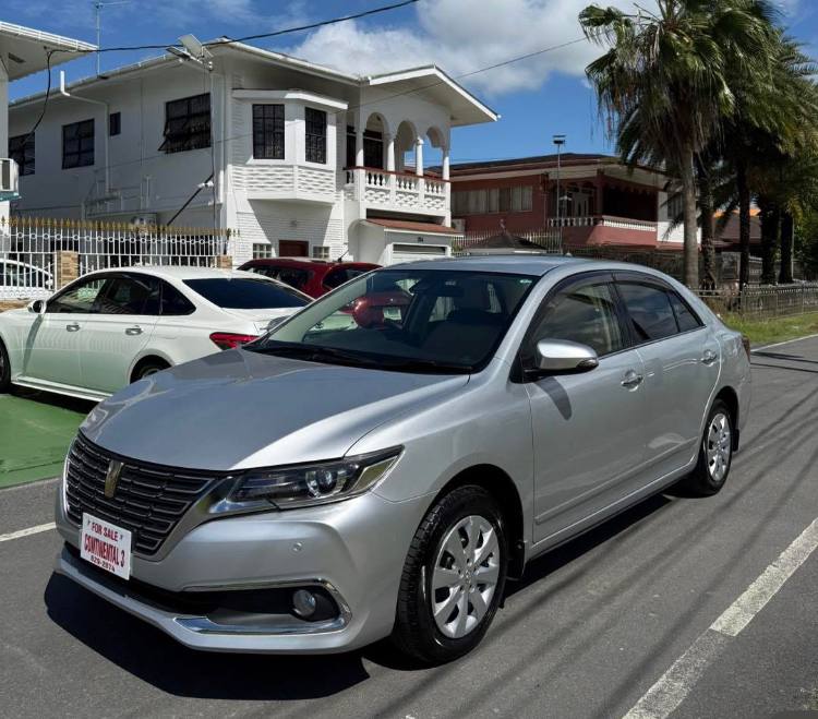 Toyota Premio Sedan