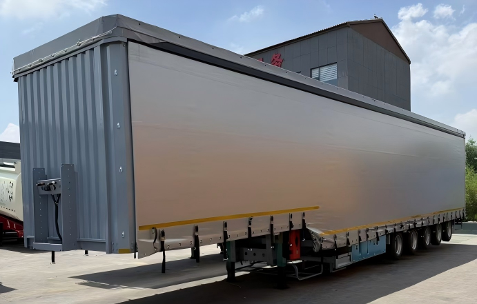 侧帘式半挂 Curtain-side semi-trailer