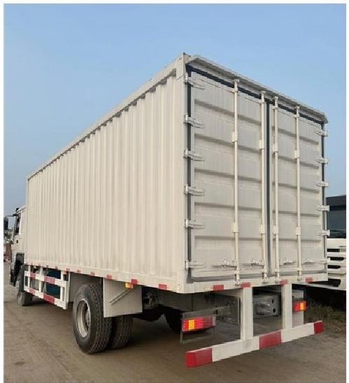 豪沃4X2 厢式载货车 HOWO 4X2 Van Truck