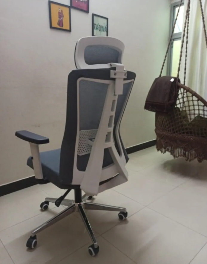 Modern LUXURY SWIVEL chair for Office Manager, Admin and director use, Computer and laptop desk chair, 