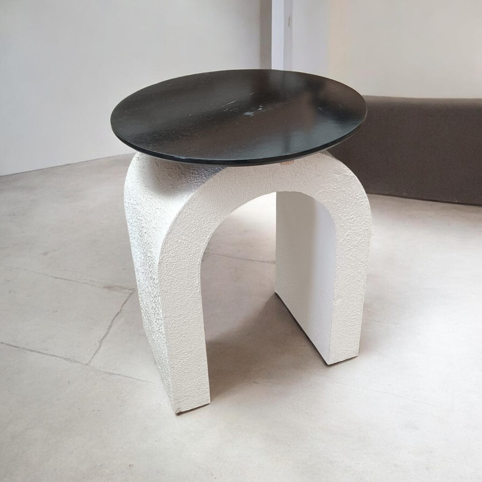 Mesa lateral arco moderno