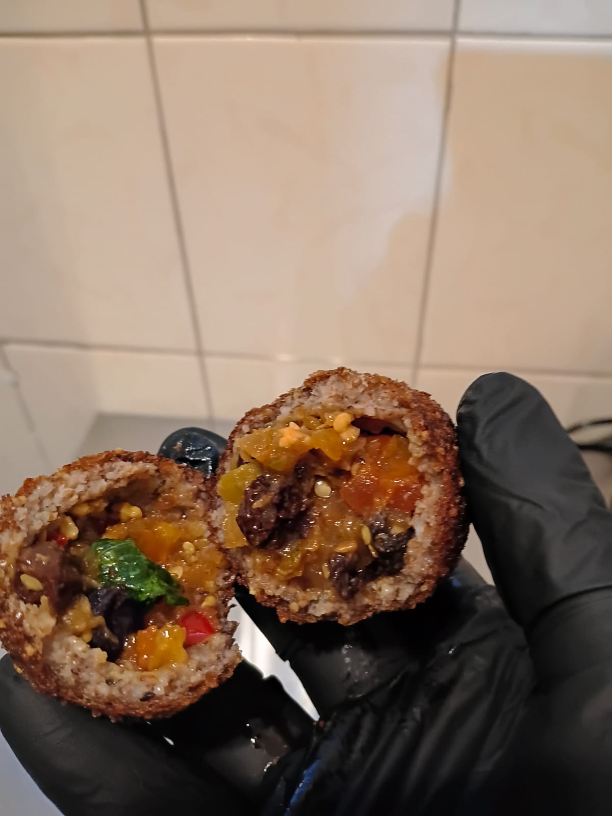 Kibe crocante recheado com antepasto de berinjela 