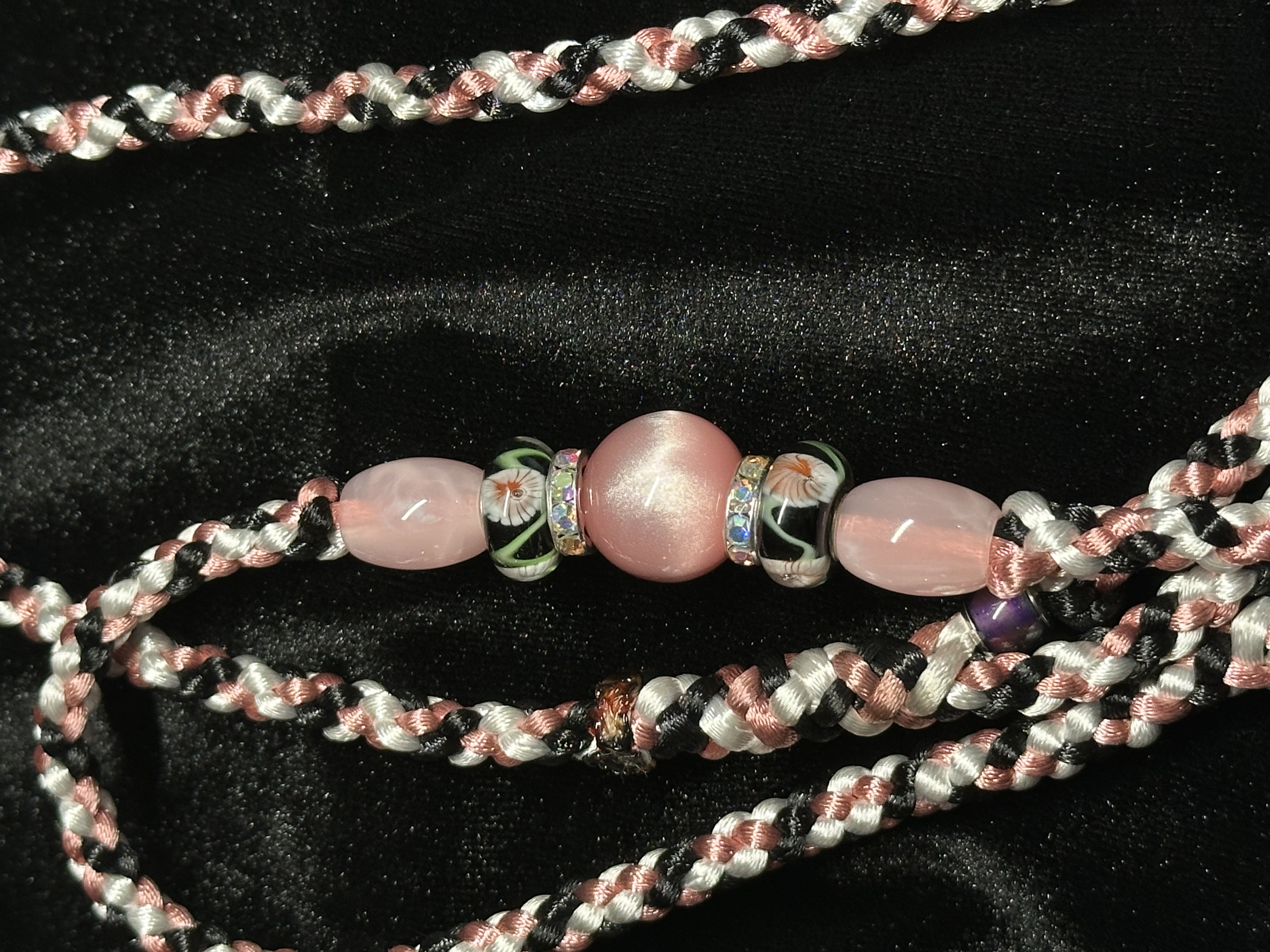 Victorian Rose & Black Braided Show Lead With Bead Cluster - 32 Inches