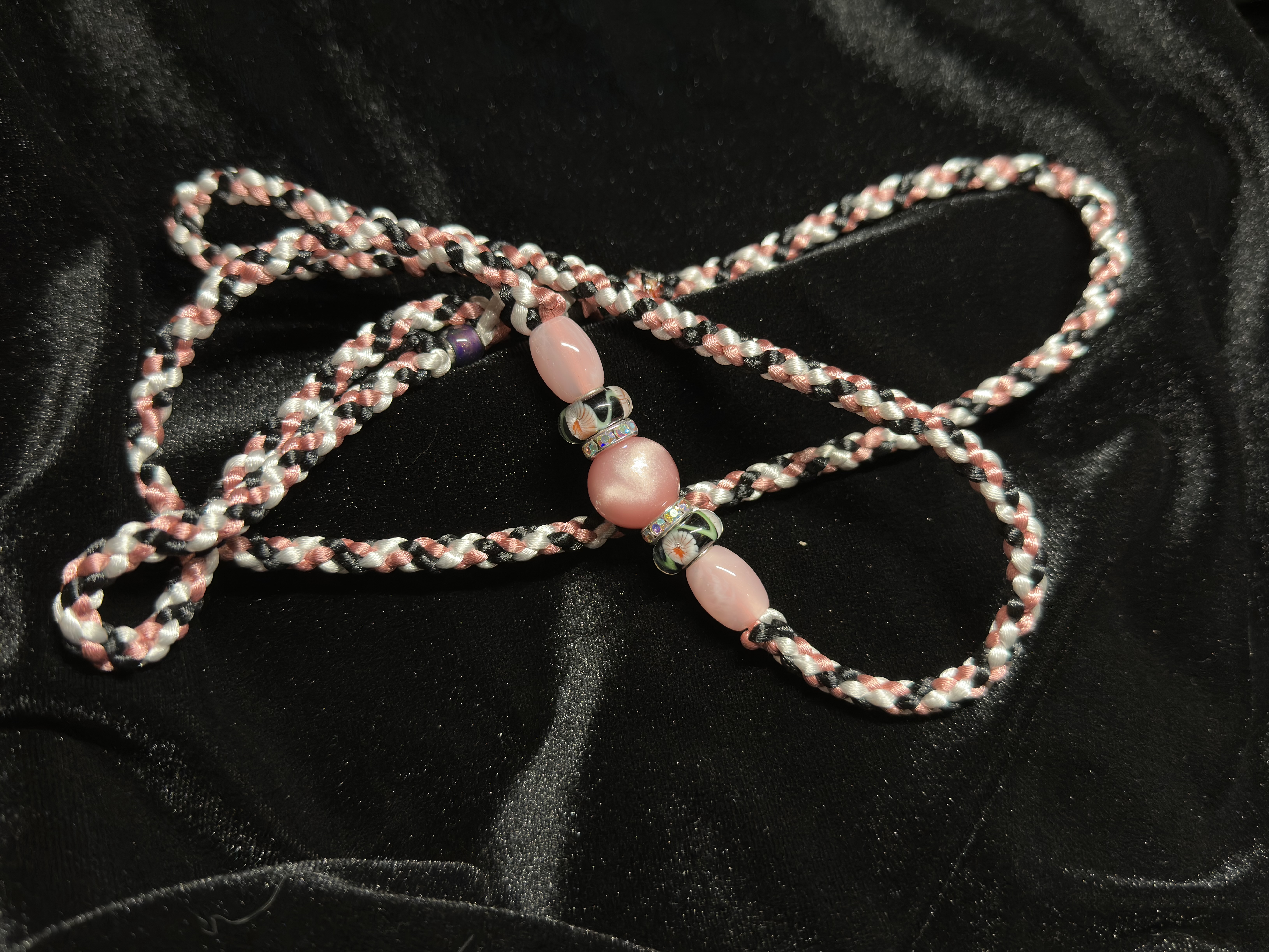 Victorian Rose & Black Braided Show Lead With Bead Cluster - 32 Inches