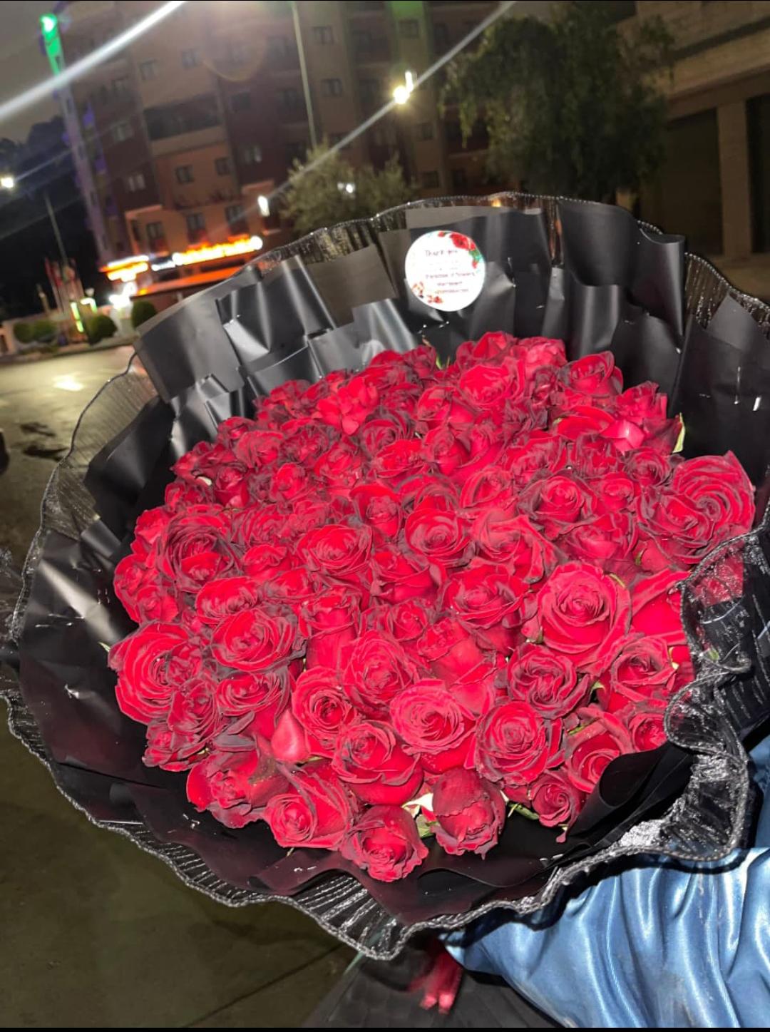 Luxueux bouquet de roses rouges
