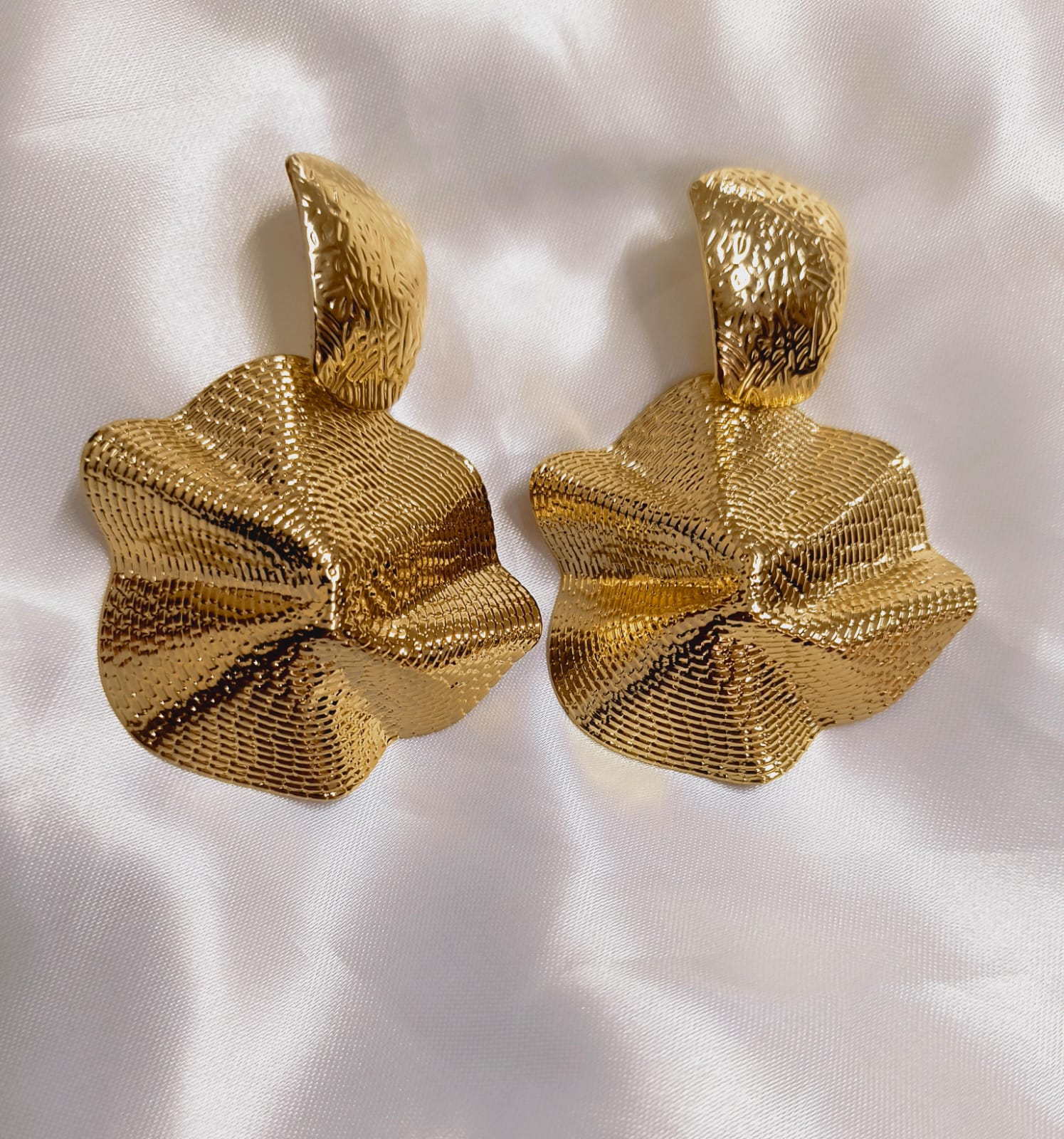 Aretes dorados grandes 