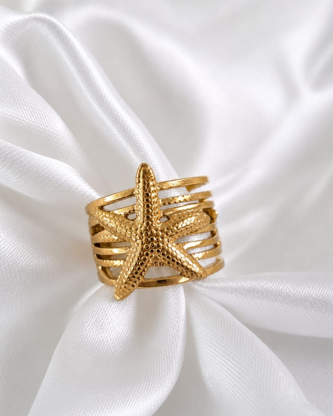Anillo dorado de estrella