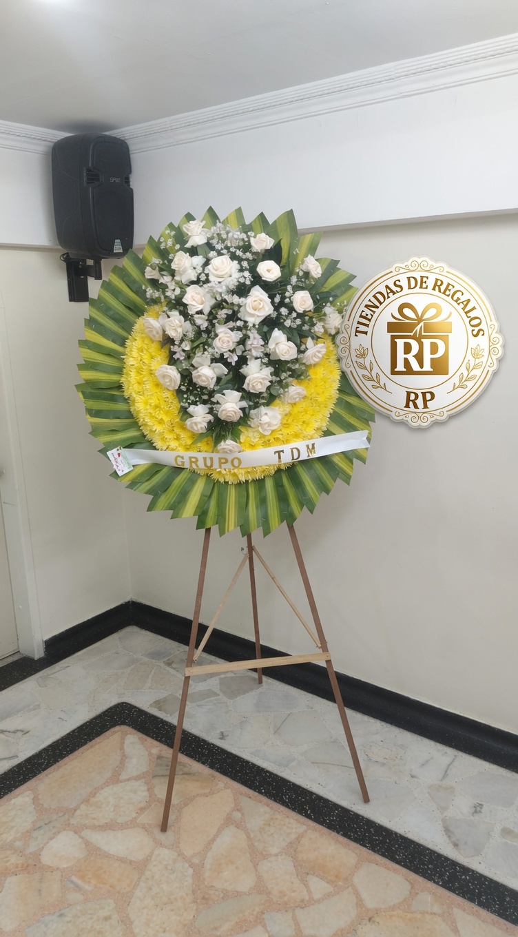 Corona Fúnebre de Flores Blancas y Amarillas