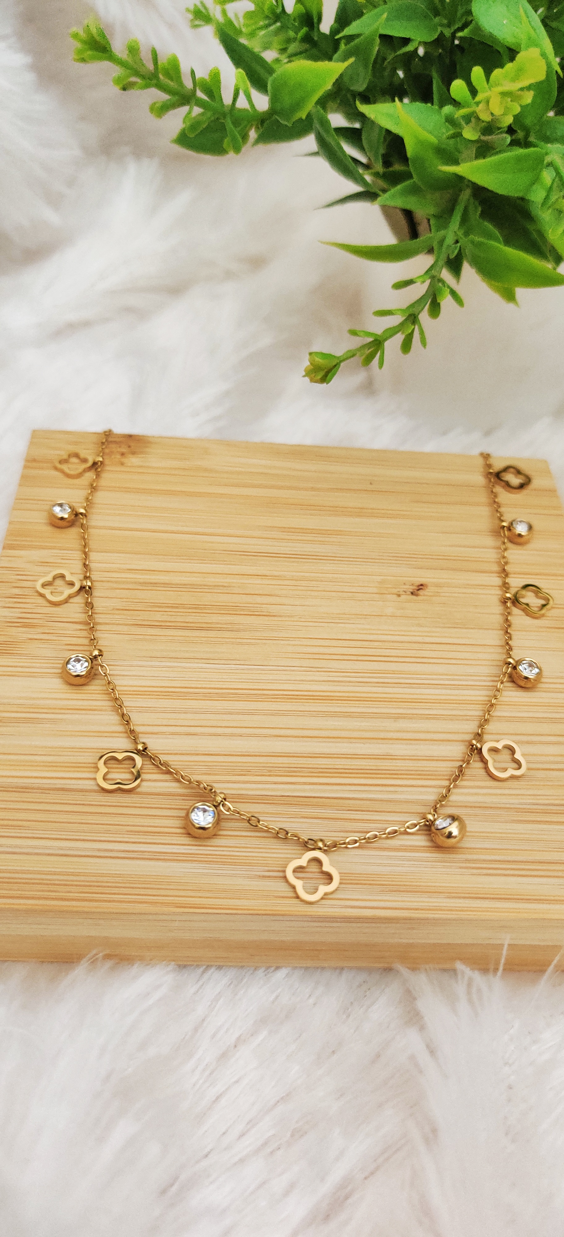 Elegant Gold-Plated Clover Necklace