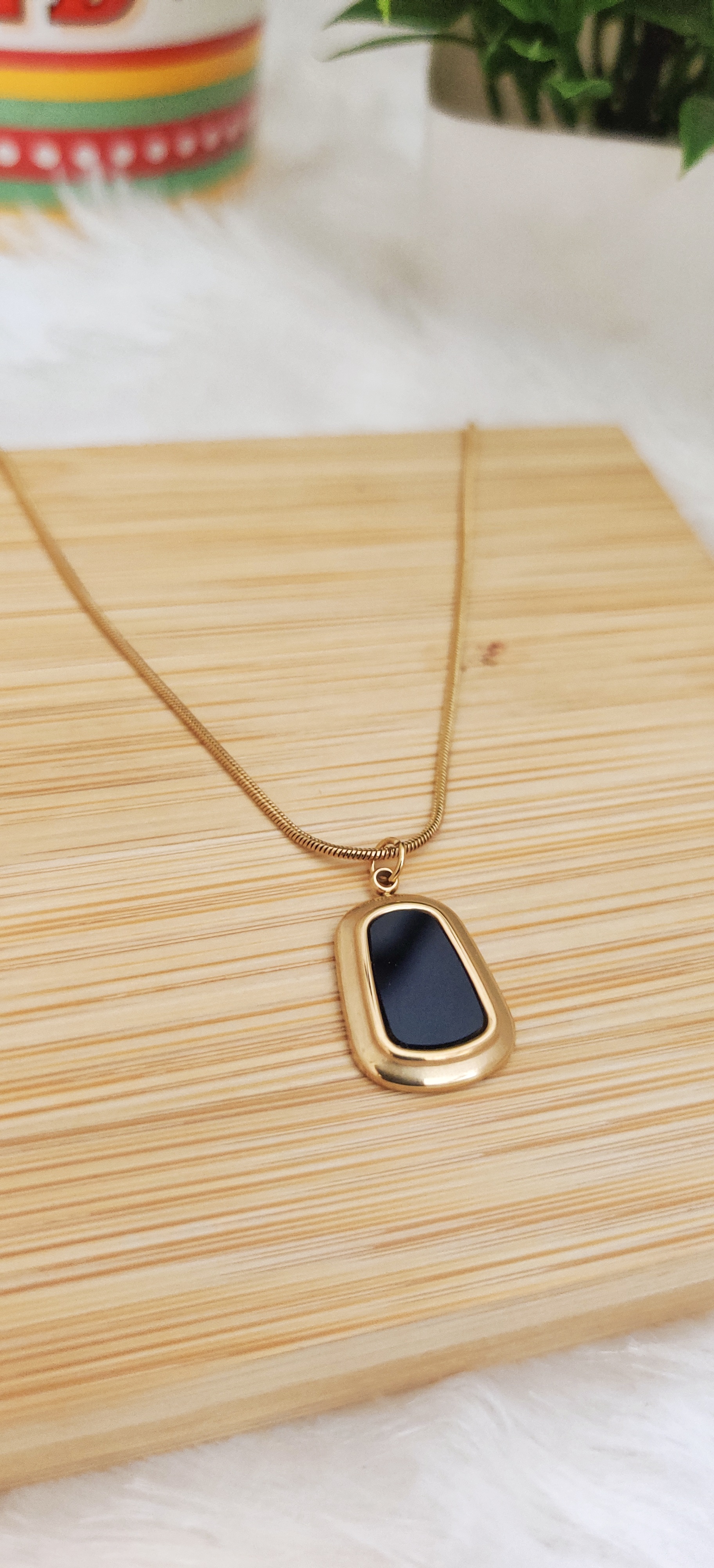Elegant Black Stone Pendant Necklace